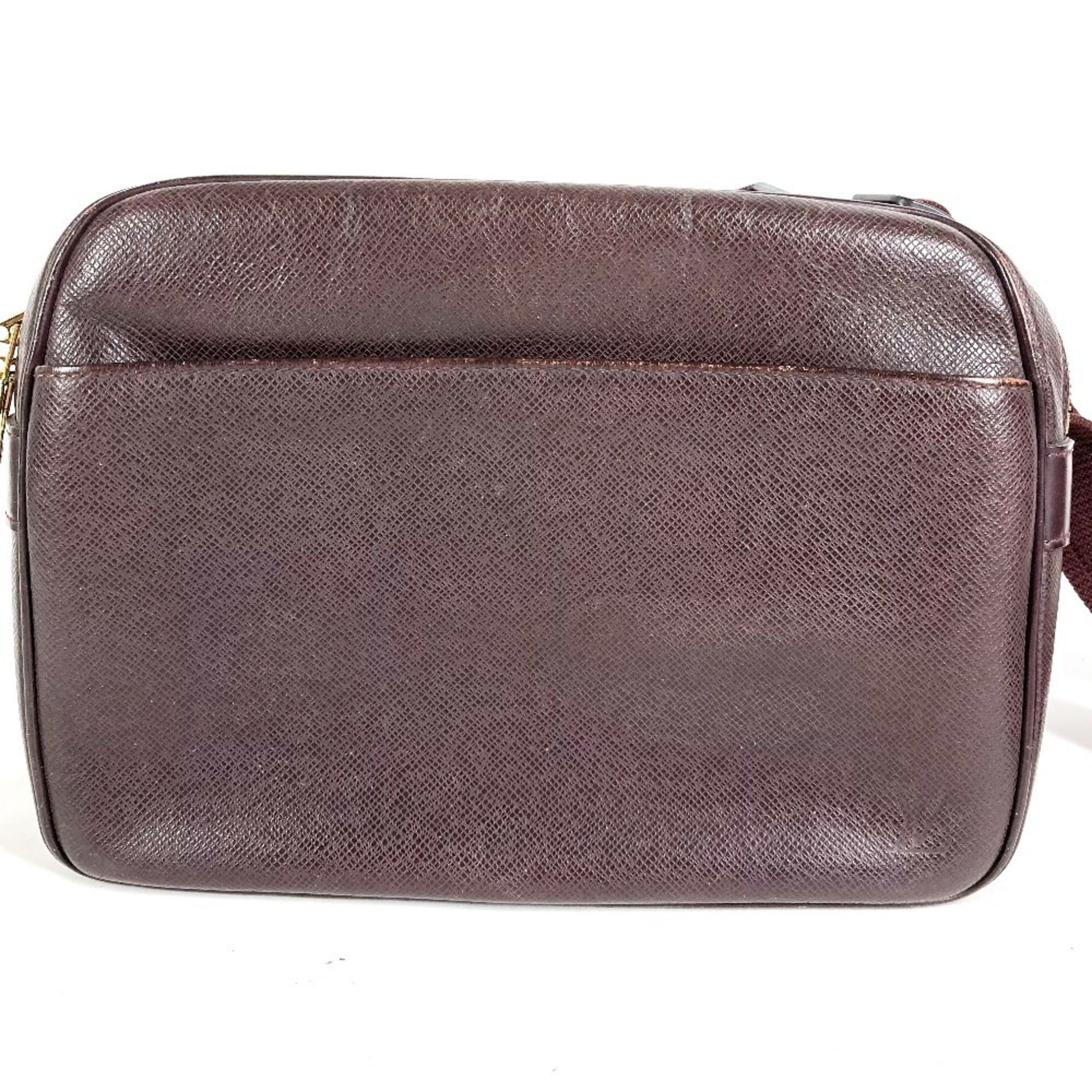 Louis Vuitton Purple Taiga Leather Shoulder Bag (Pre-Owned)