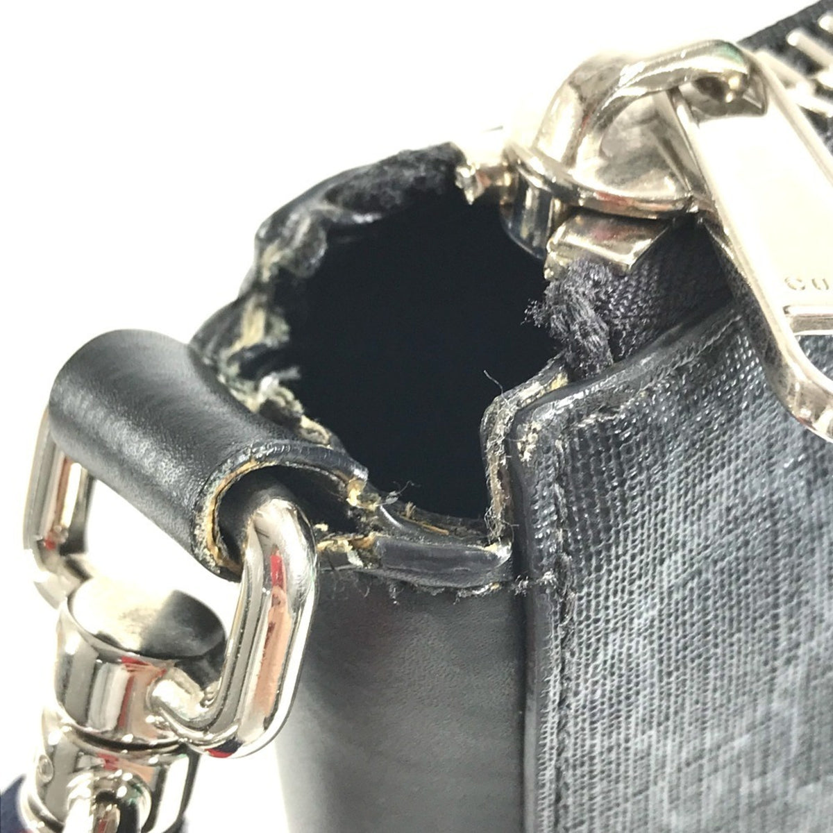 Gucci Black Gg Supreme Messenger Bag Shoulder Bag (Pre-Owned)