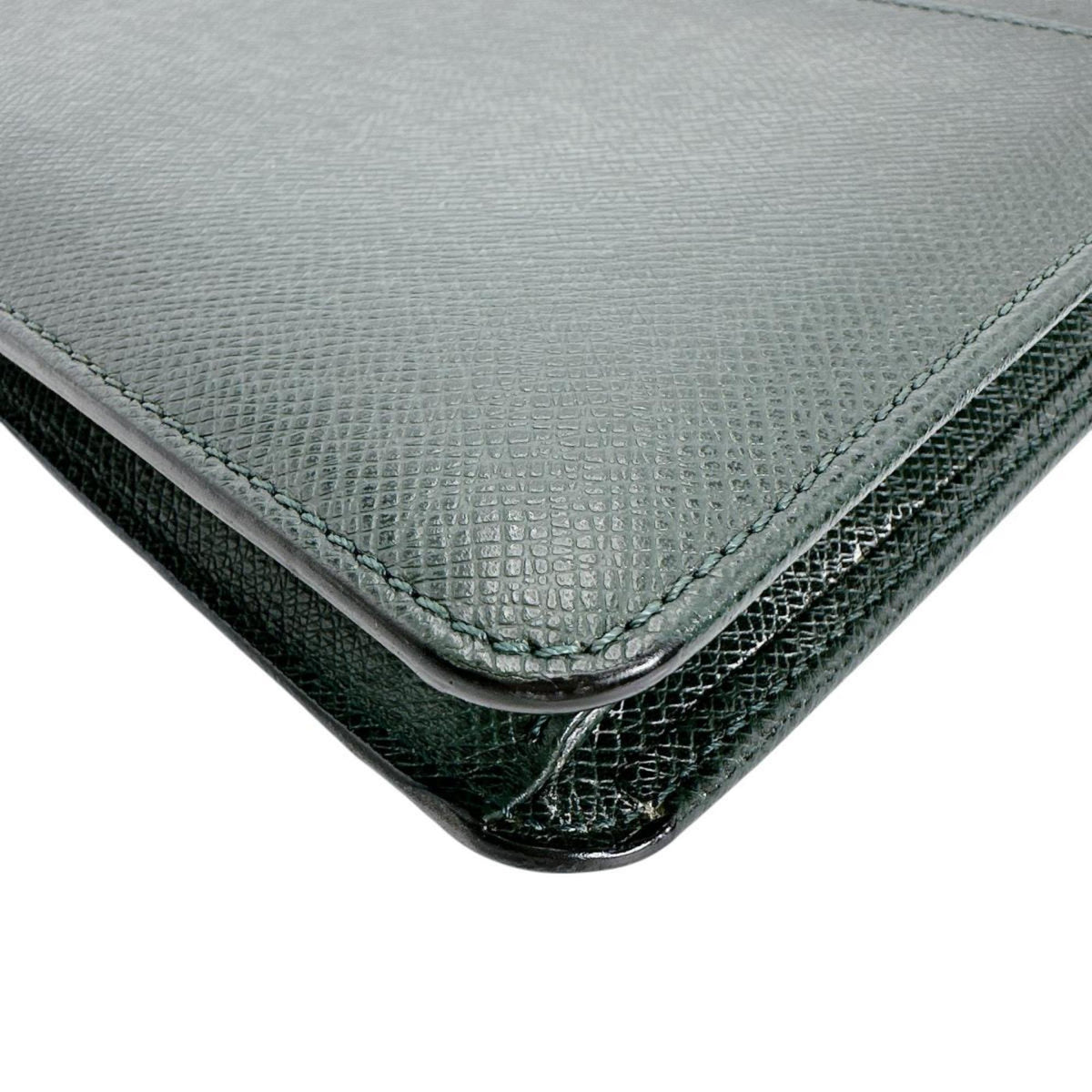 Louis Vuitton Episea Green Taiga Leather Clutch Bag (Pre-Owned)