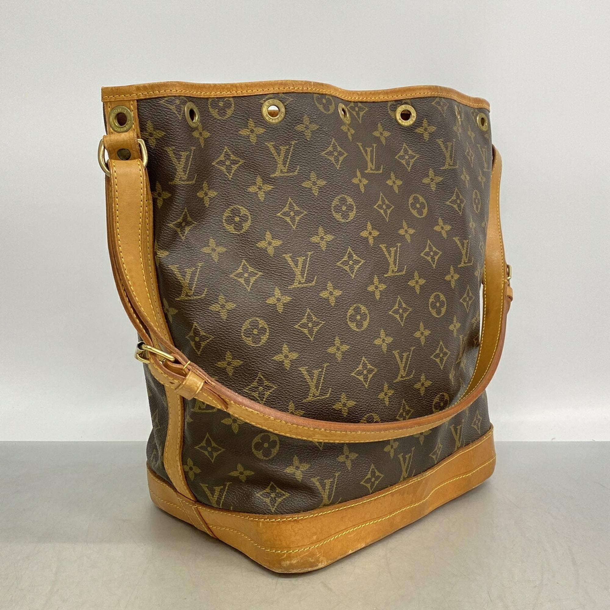 Louis Vuitton Brown Shoulder Bag (Pre-Owned)