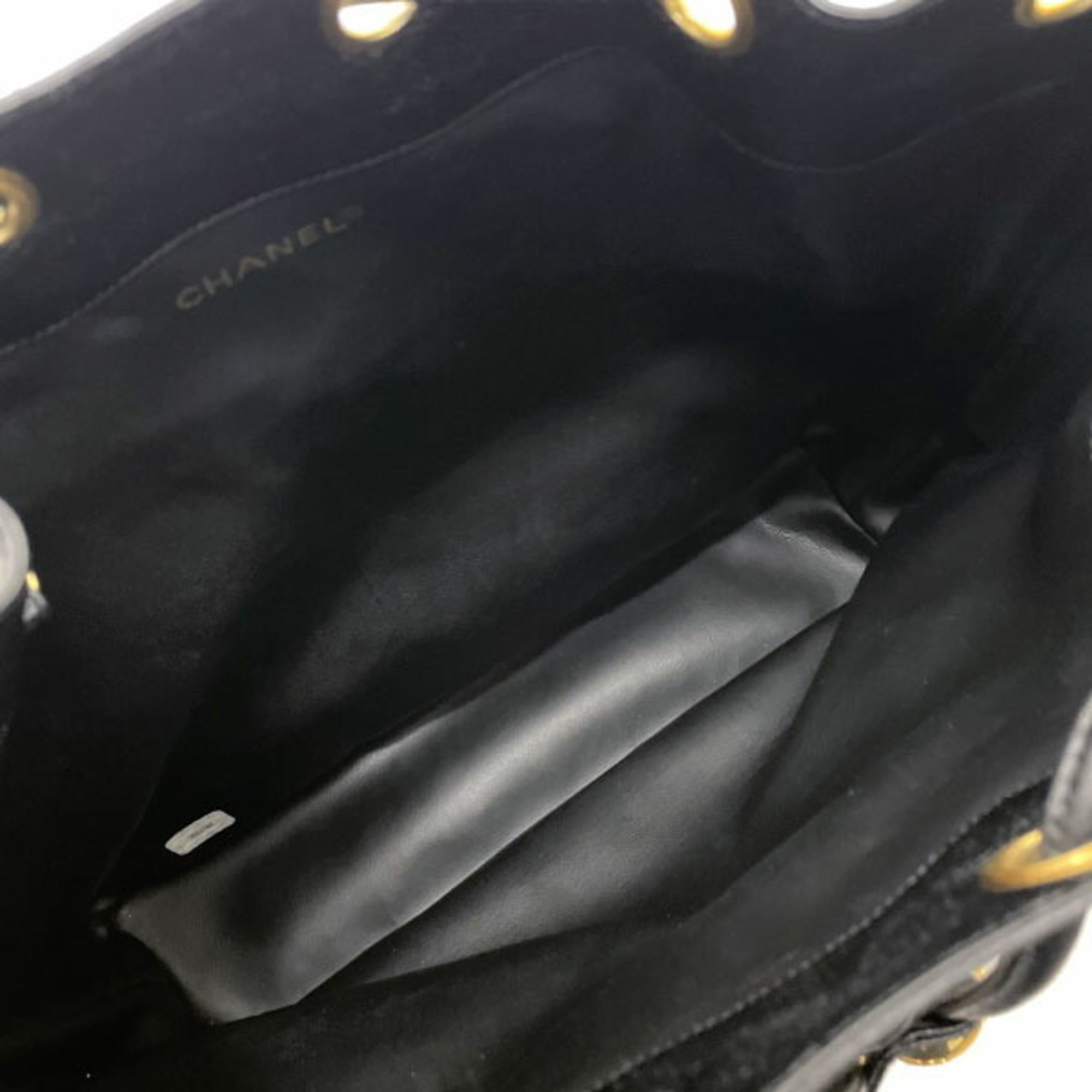 Chanel Black Grained Calfskin Shoulder Bag (Pre-Owned)