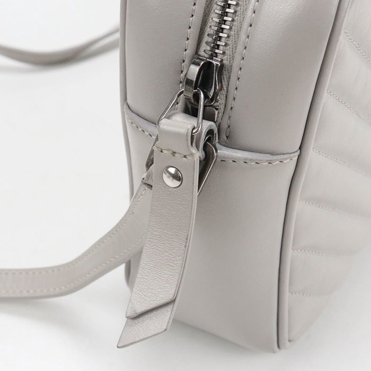 Saint Laurent Gray Leather Shoulder Bag (Pre-Owned)