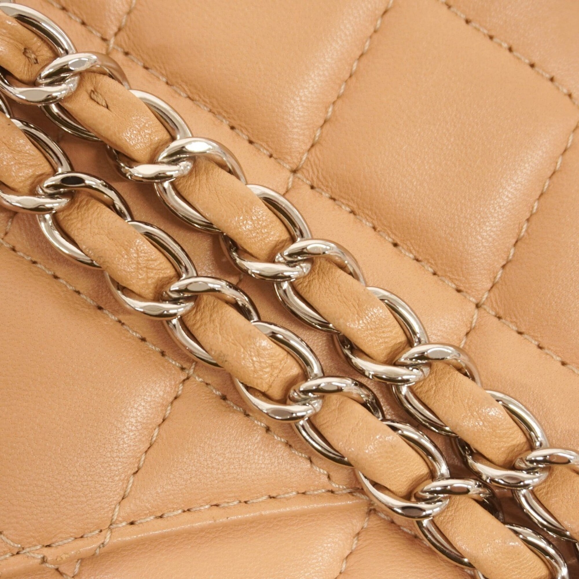 Chanel Beige Leather Shoulder Bag (Pre-Owned)