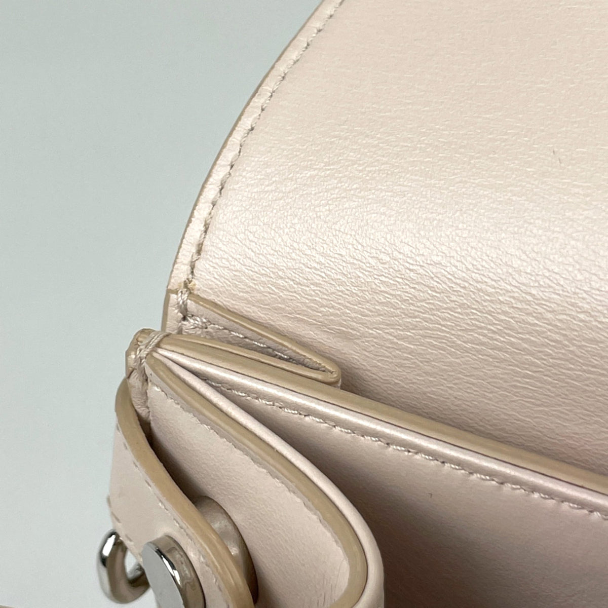 Christian Dior Beige Leather Handbag (Pre-Owned)