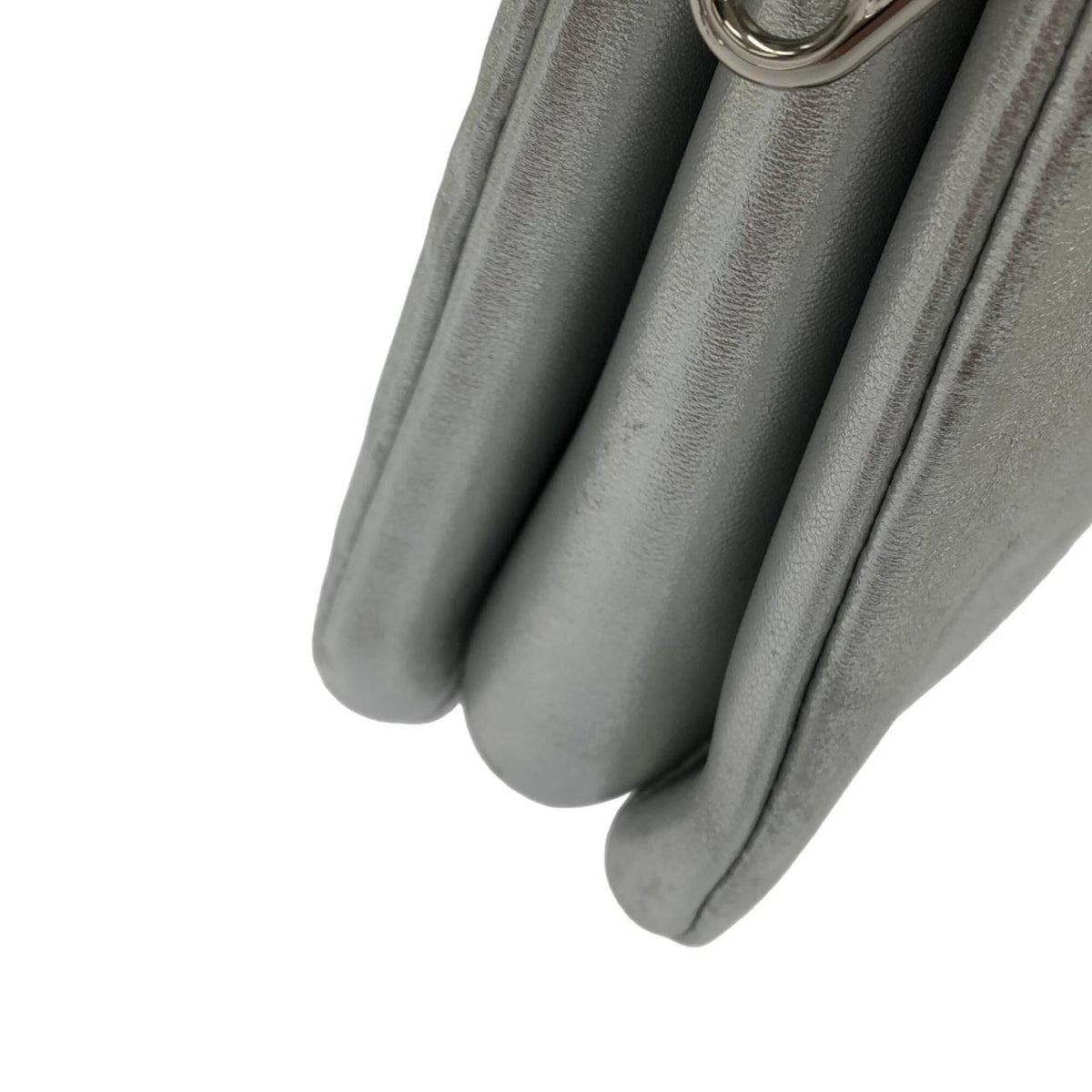 Louis Vuitton Silver Leather Shoulder Bag (Pre-Owned)