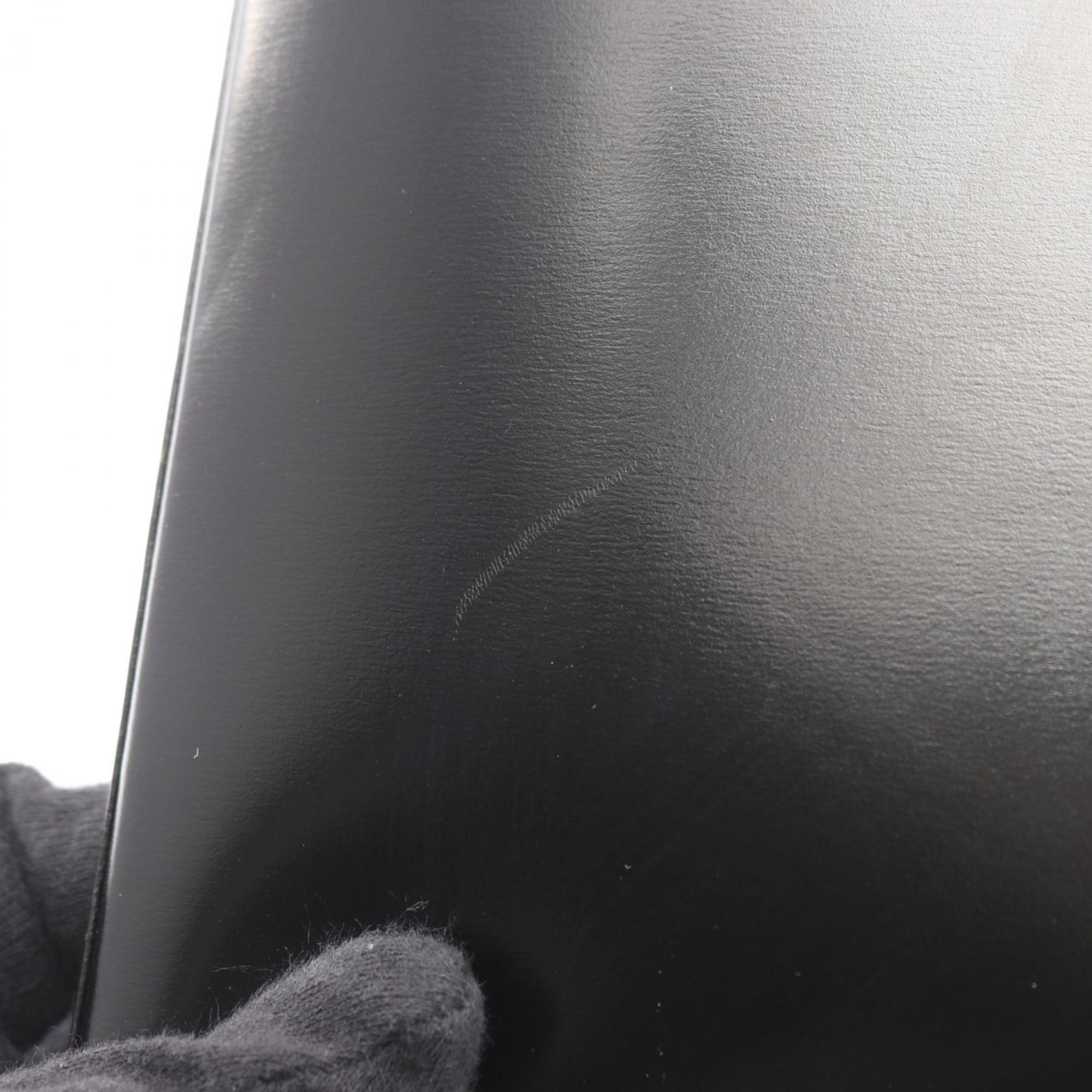Loewe Black Leather Handbag (Pre-Owned)
