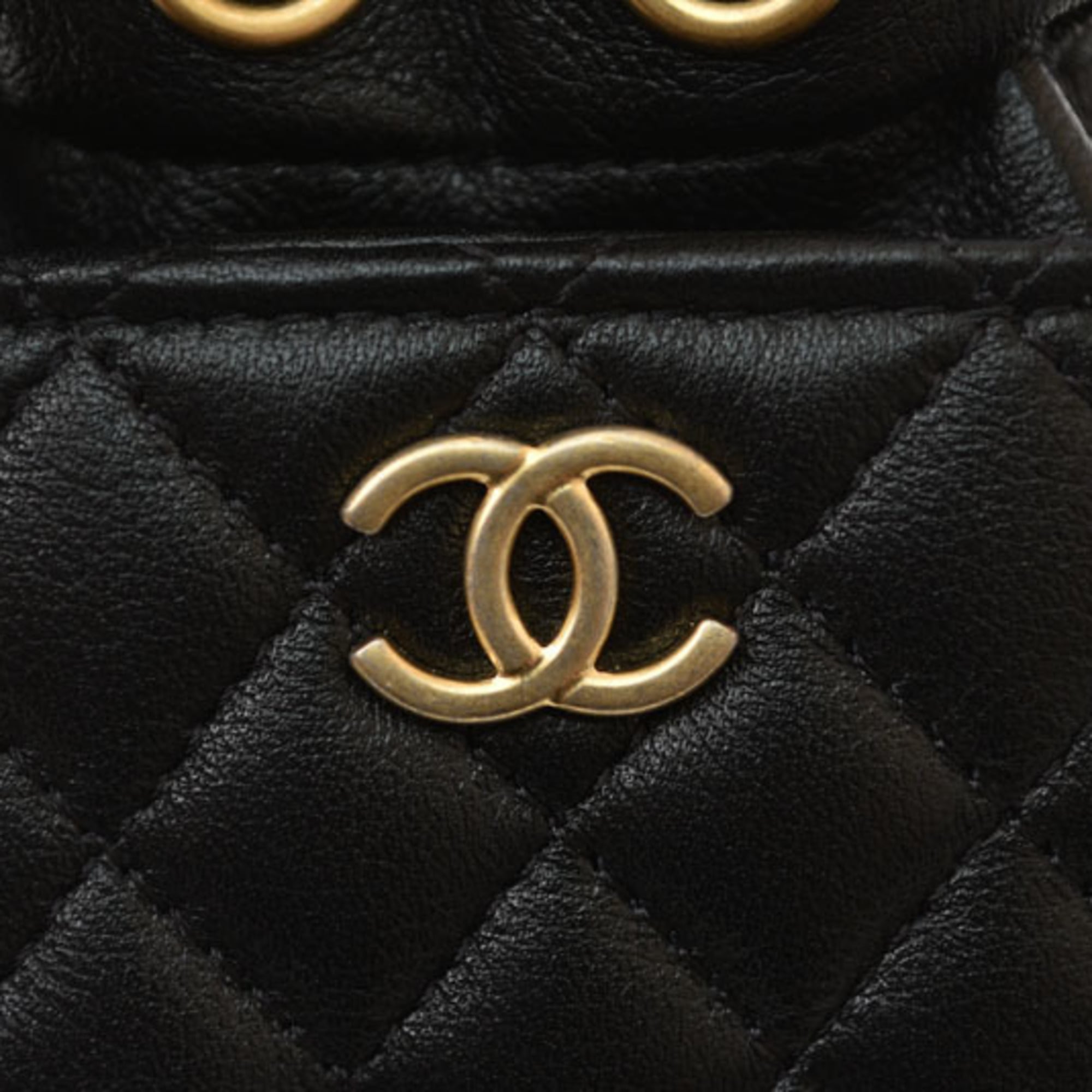 Chanel Black Leather Shoulder Bag (Pre-Owned)