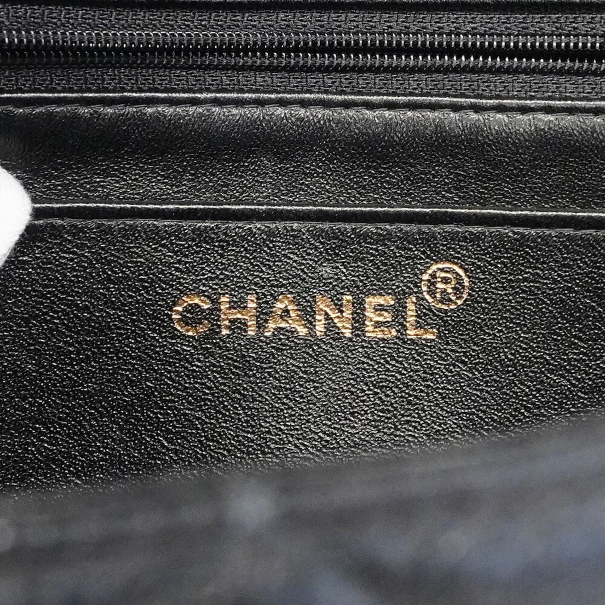 Chanel Black Grained Calfskin Shoulder Bag (Pre-Owned)