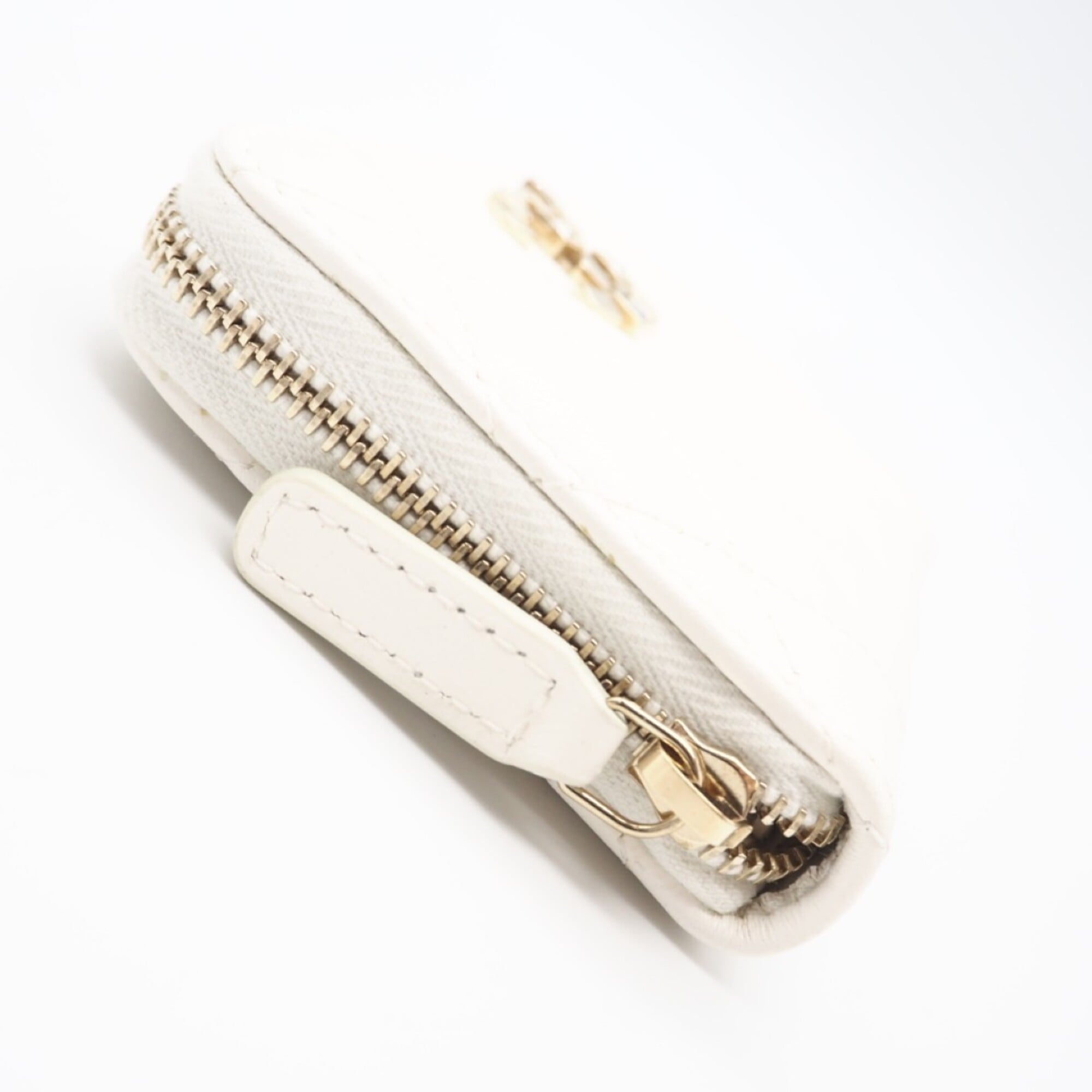 Chanel Matelasse White Leather Coin Purse/Coin Case (Pre-Owned)