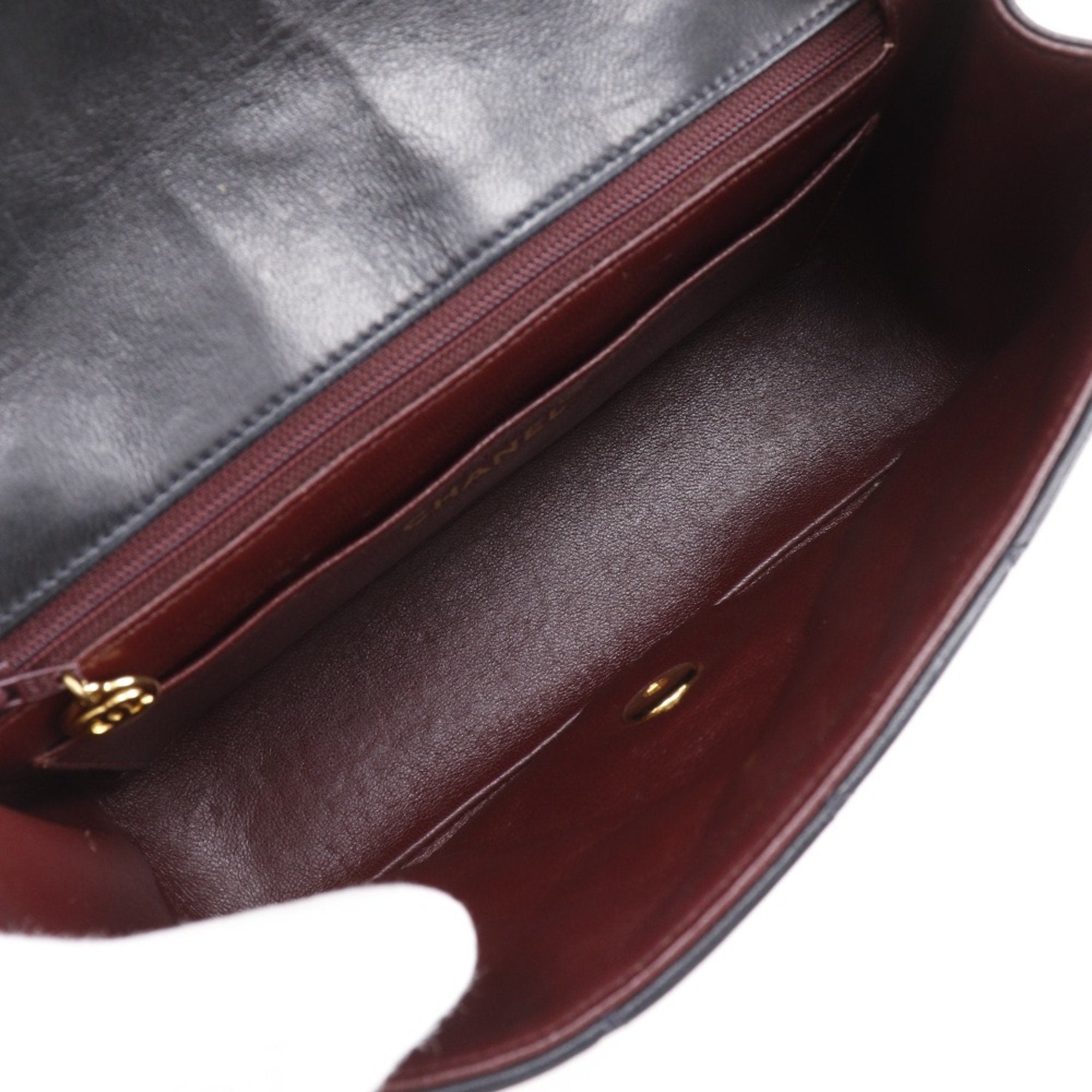 Chanel Matelasse Black Leather Shoulder Bag (Pre-Owned)