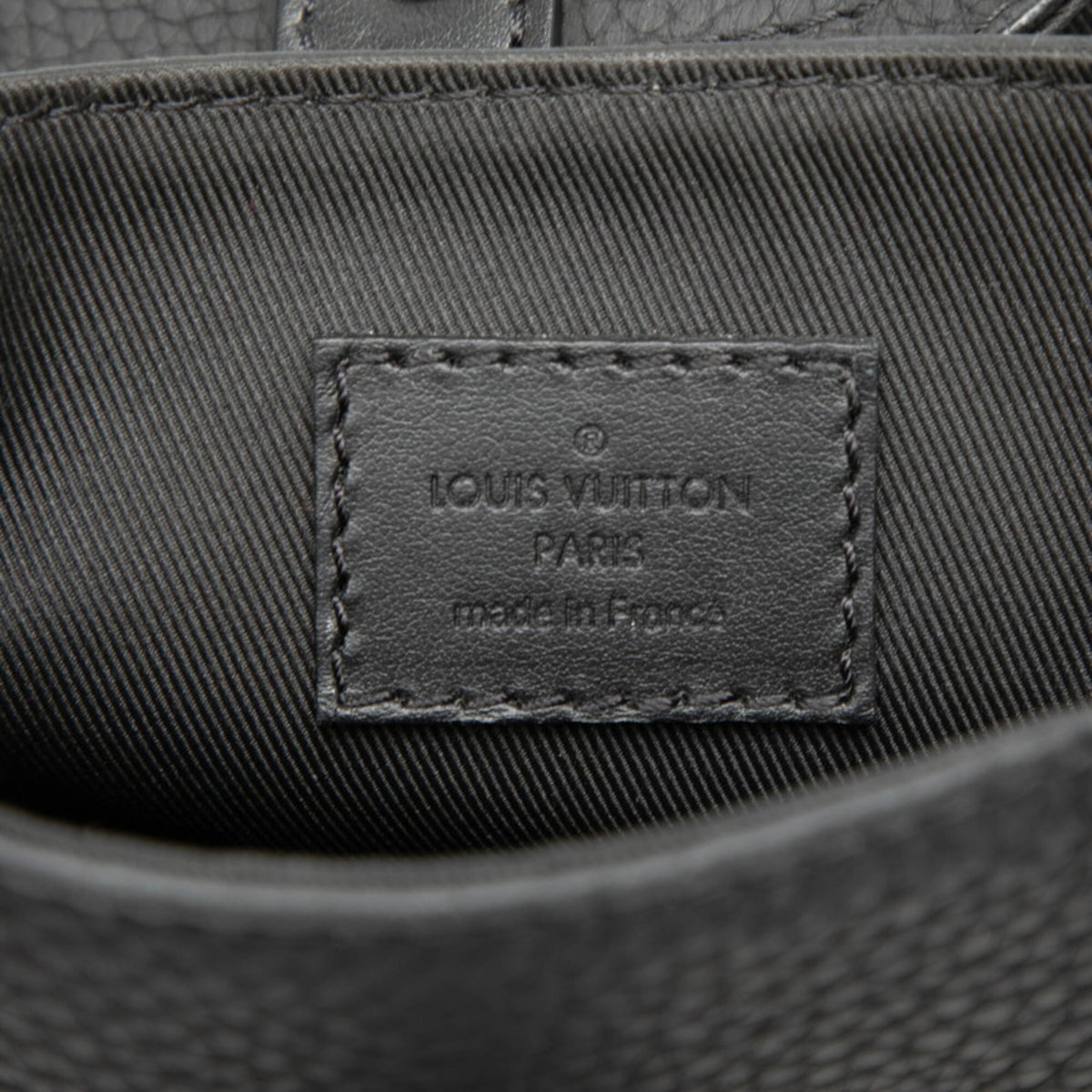 Louis Vuitton Black Leather Shoulder Bag Sling Bag (Pre-Owned)