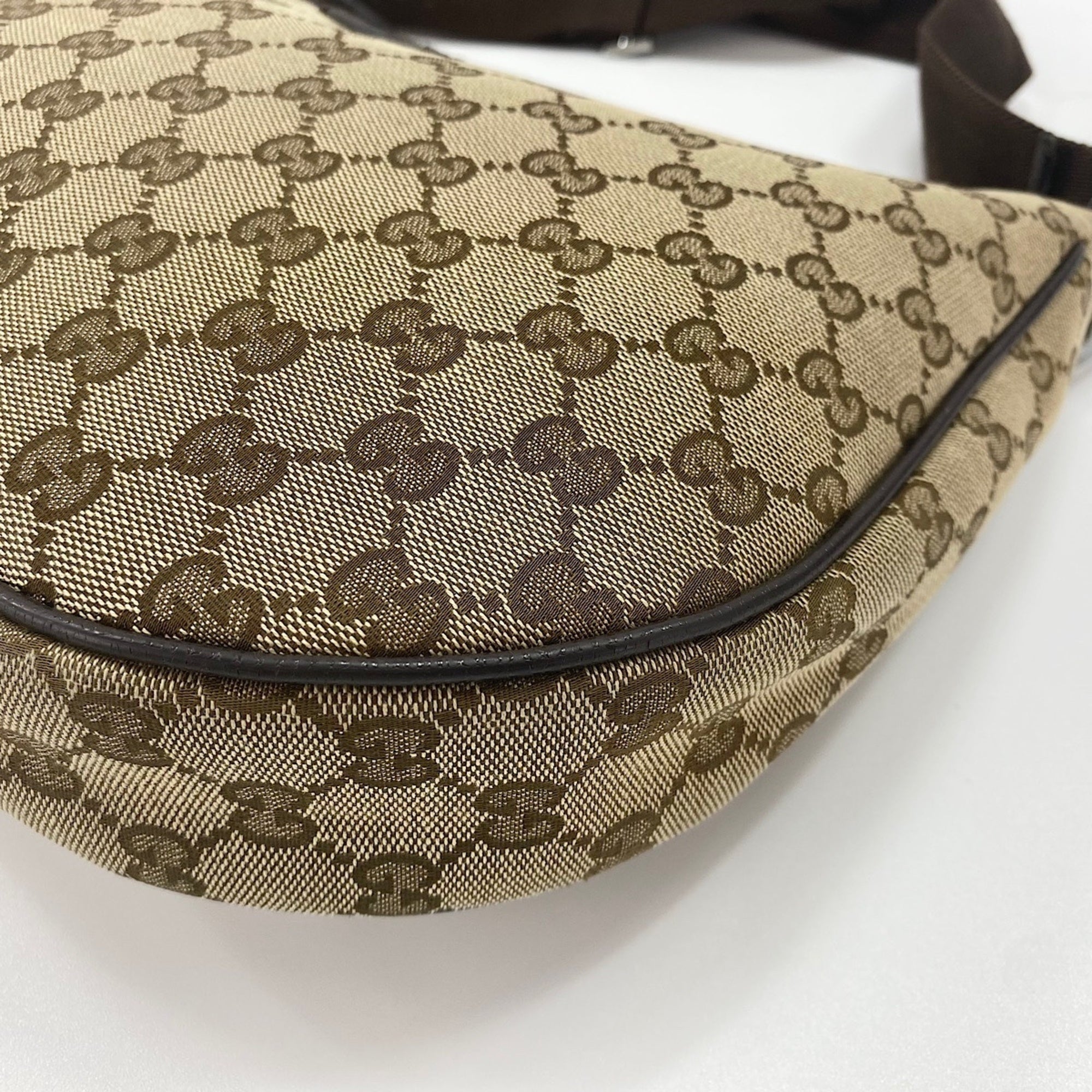 Gucci Beige Shoulder Bag (Pre-Owned)