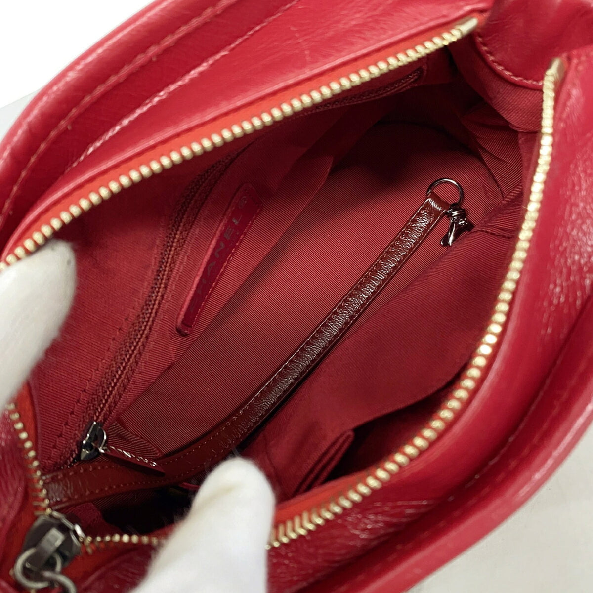 Chanel Red Color Suede Shoulder Bag (Pre-Owned)