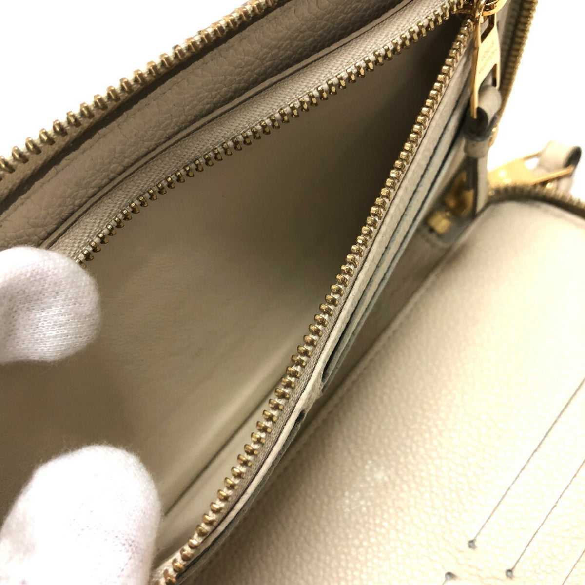Louis Vuitton White Monogram Empreinte Long Wallet (Bi-Fold) (Pre-Owned)