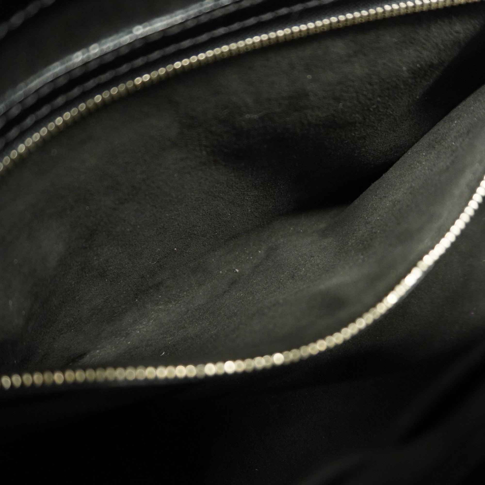 Louis Vuitton Noir Handbag (Pre-Owned)
