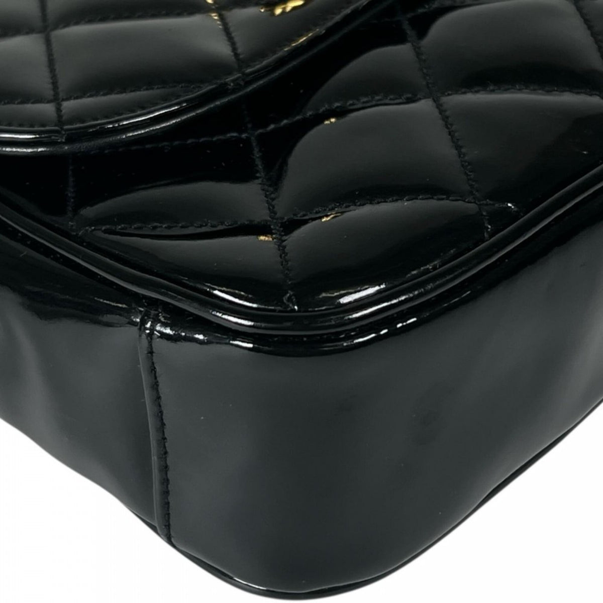Chanel Matelasse Black Leather Shoulder Bag (Pre-Owned)