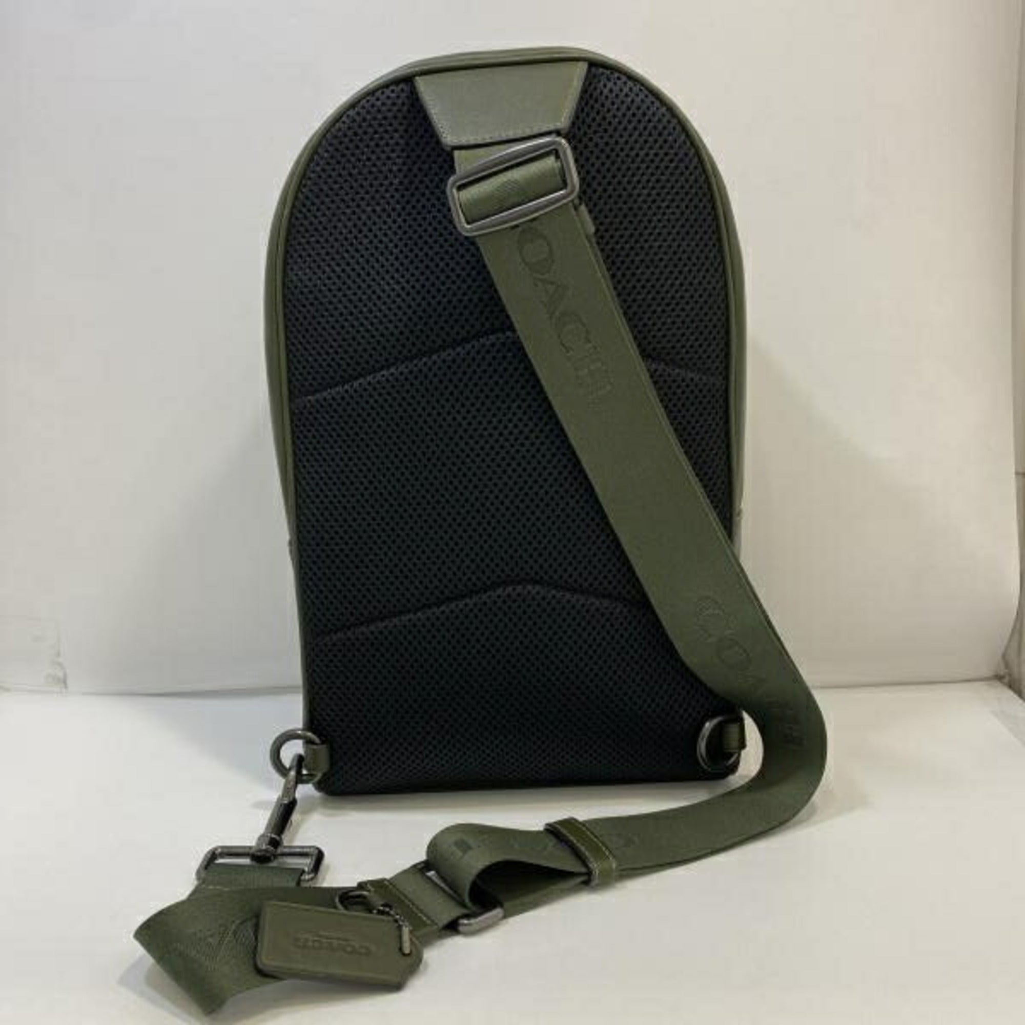 Coach Green Shoulder Bag (Pre-Owned)