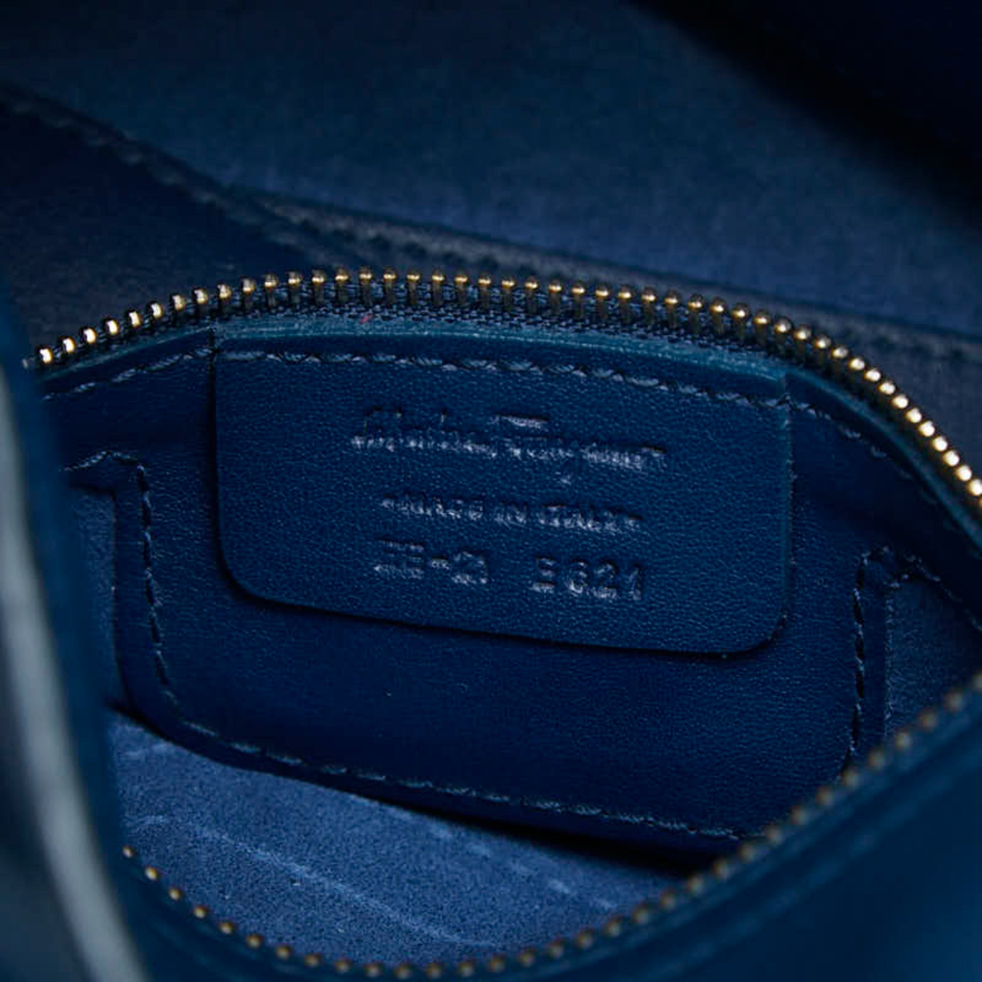 Salvatore Ferragamo Blue Leather Handbag Shoulder Bag (Pre-Owned)