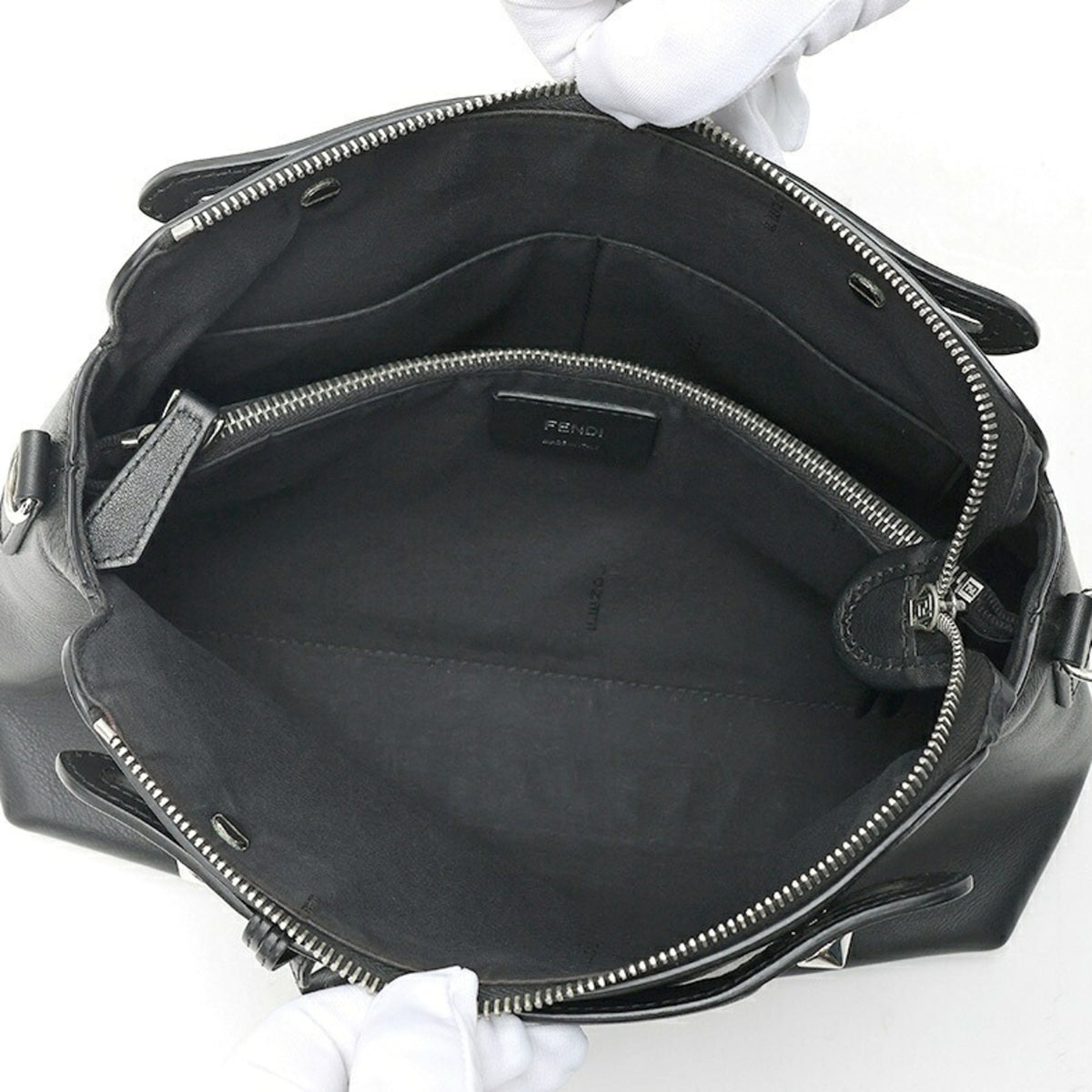 Fendi Black Leather Shoulder Bag (Pre-Owned)