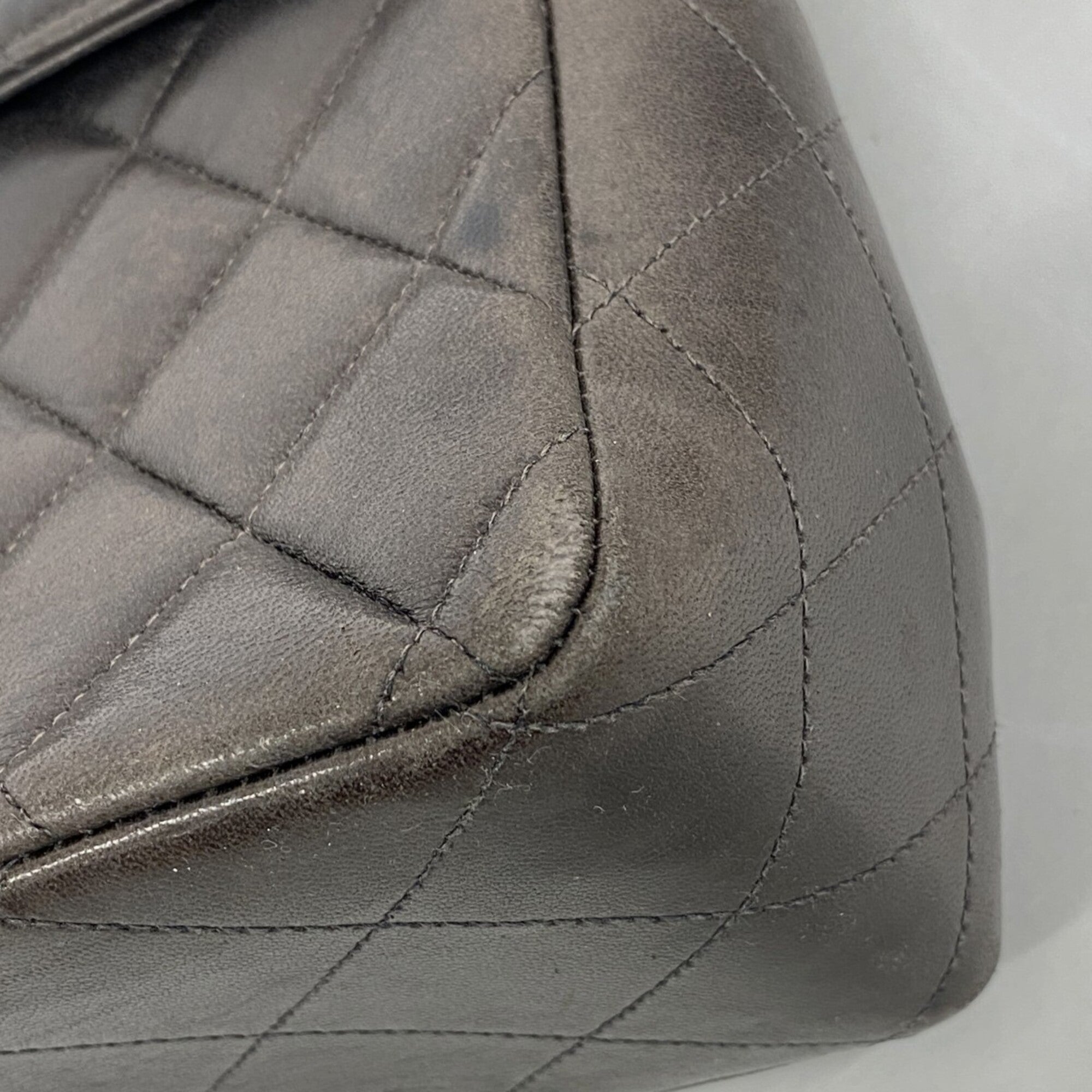 Chanel Black Leather Shoulder Bag (Pre-Owned)