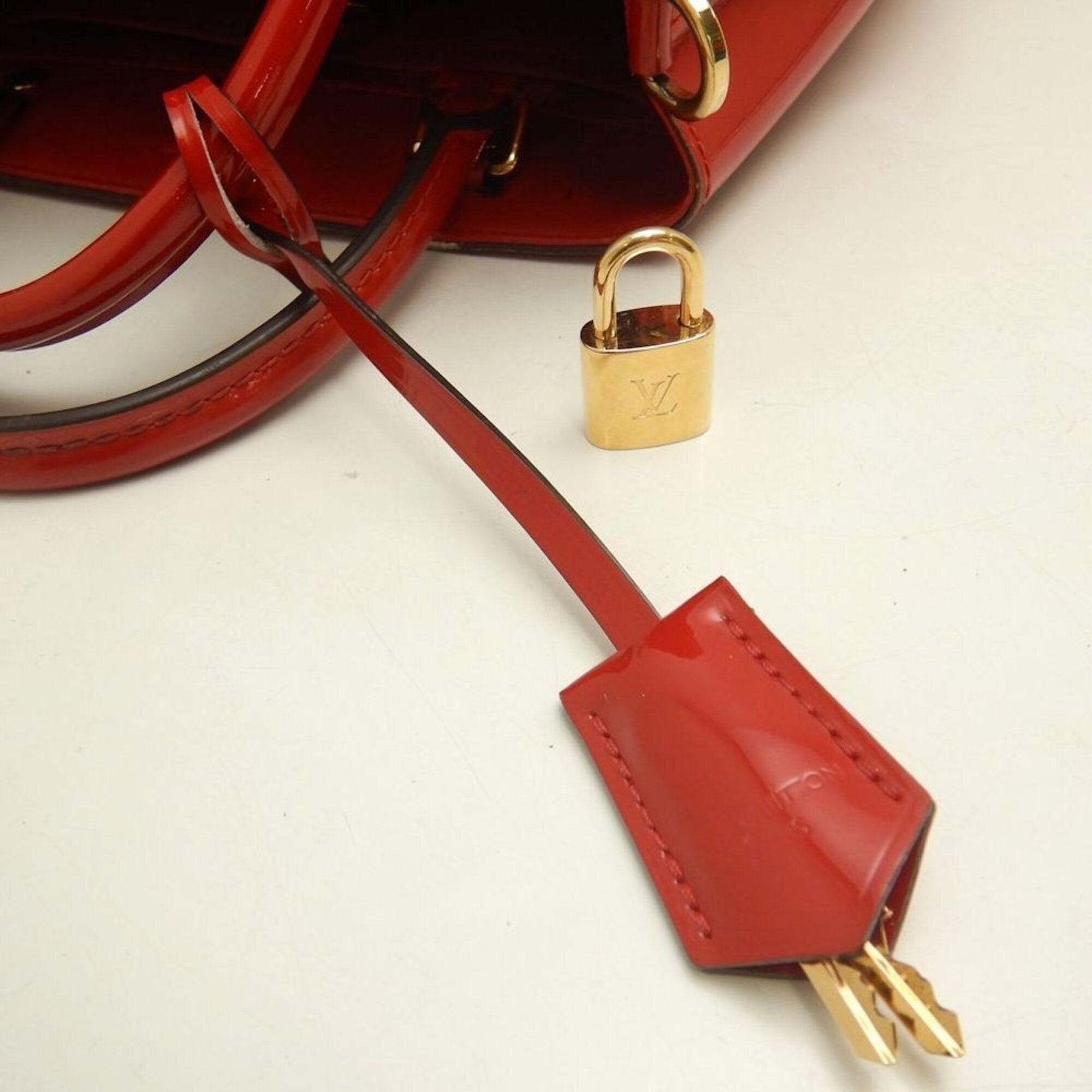 Louis Vuitton Cerise Patent Leather Handbag (Pre-Owned)