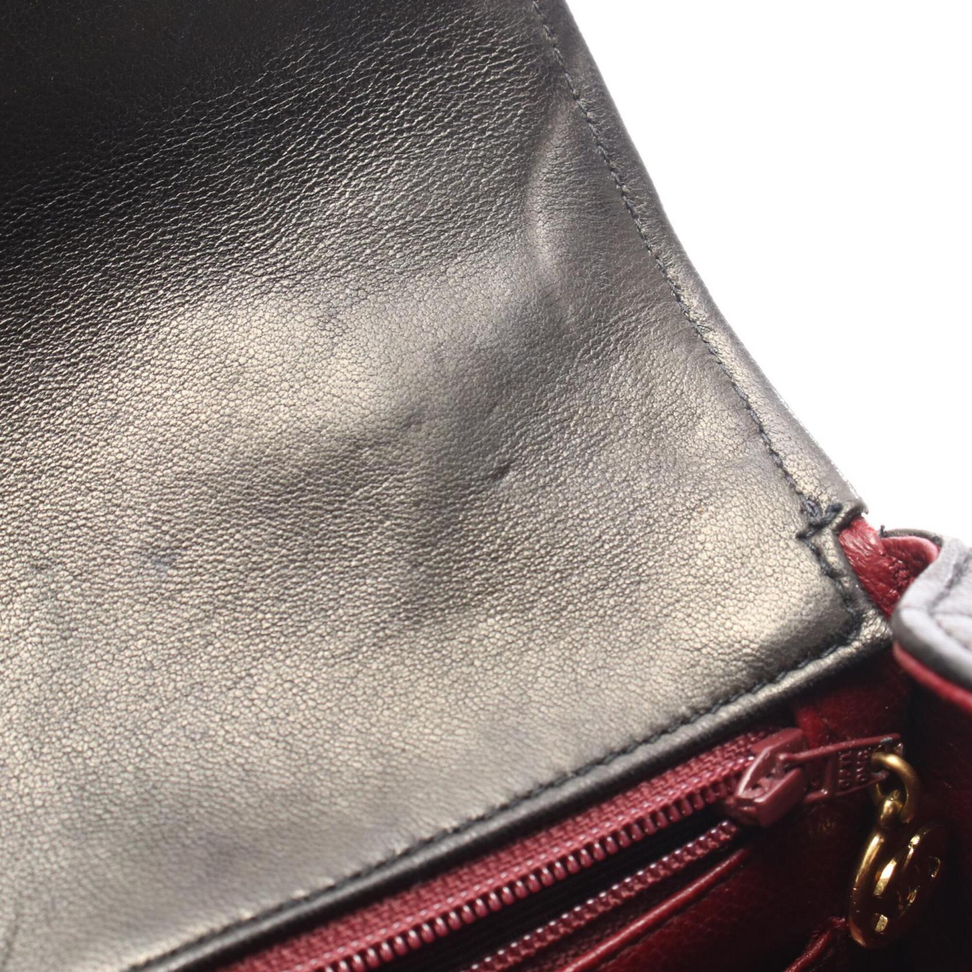 Chanel Black Leather Shoulder Bag (Pre-Owned)