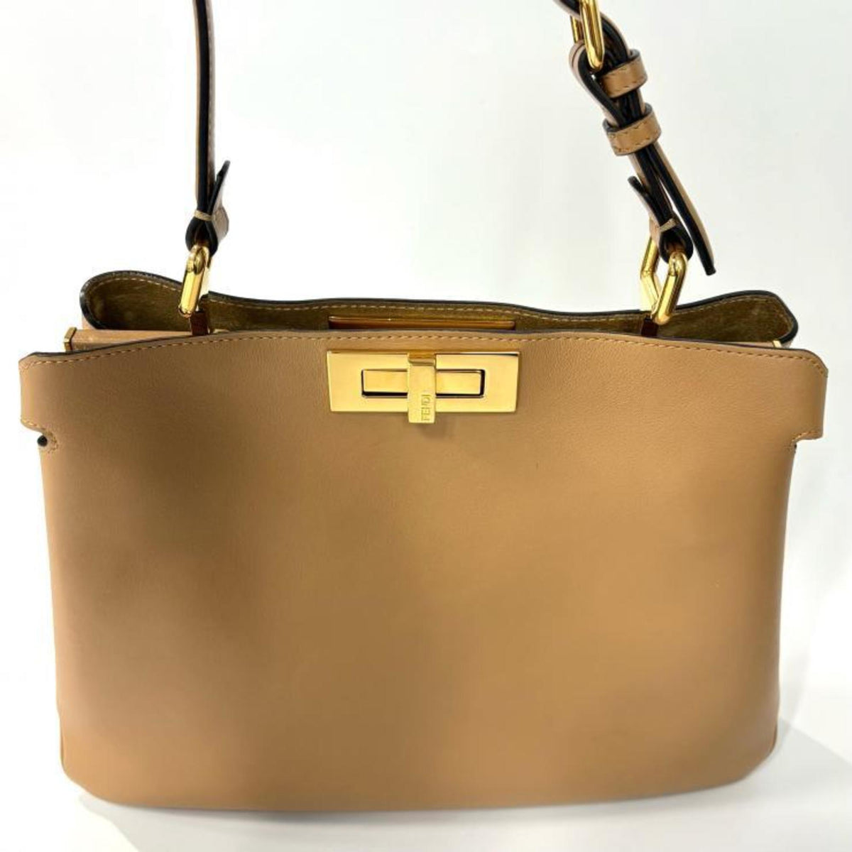 Fendi Beige Leather Handbag (Pre-Owned)