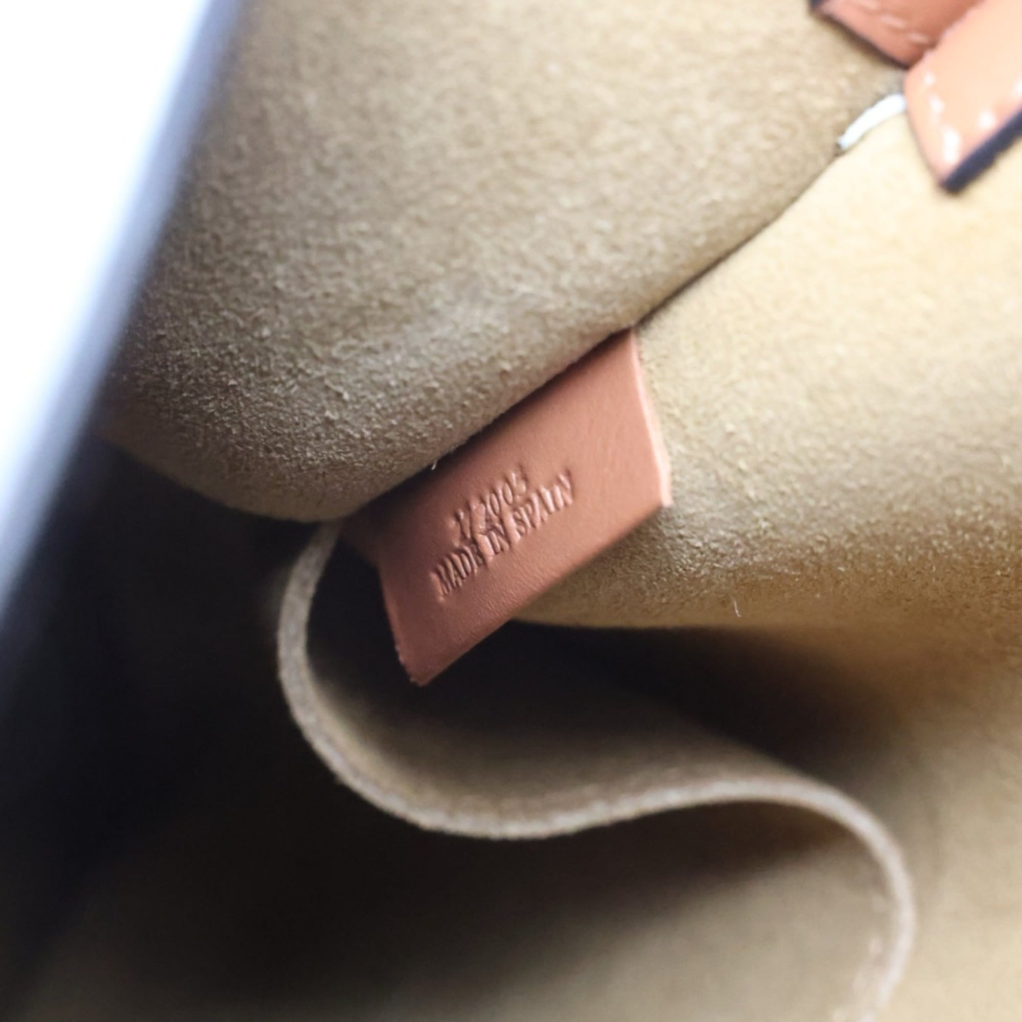 Loewe Gray Leather Shoulder Bag (Pre-Owned)