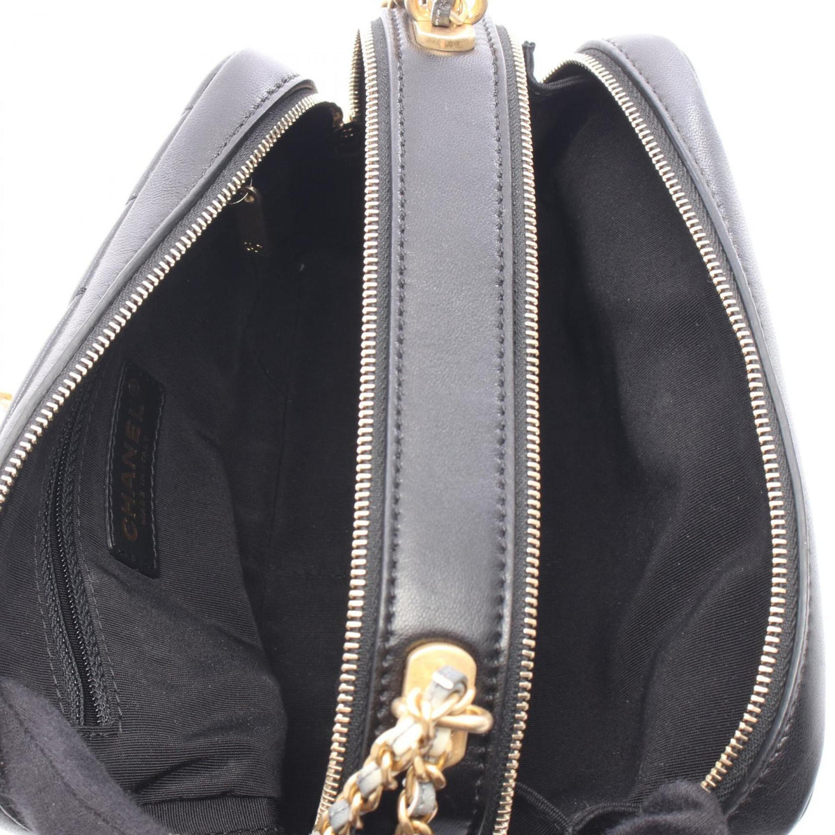 Chanel Black Leather Handbag Shoulder Bag (Pre-Owned)