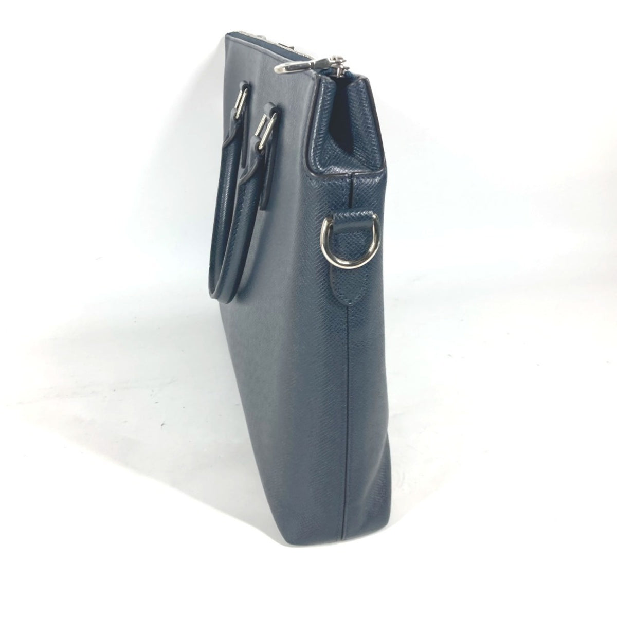 Louis Vuitton Navy Taiga Leather Shoulder Bag (Pre-Owned)