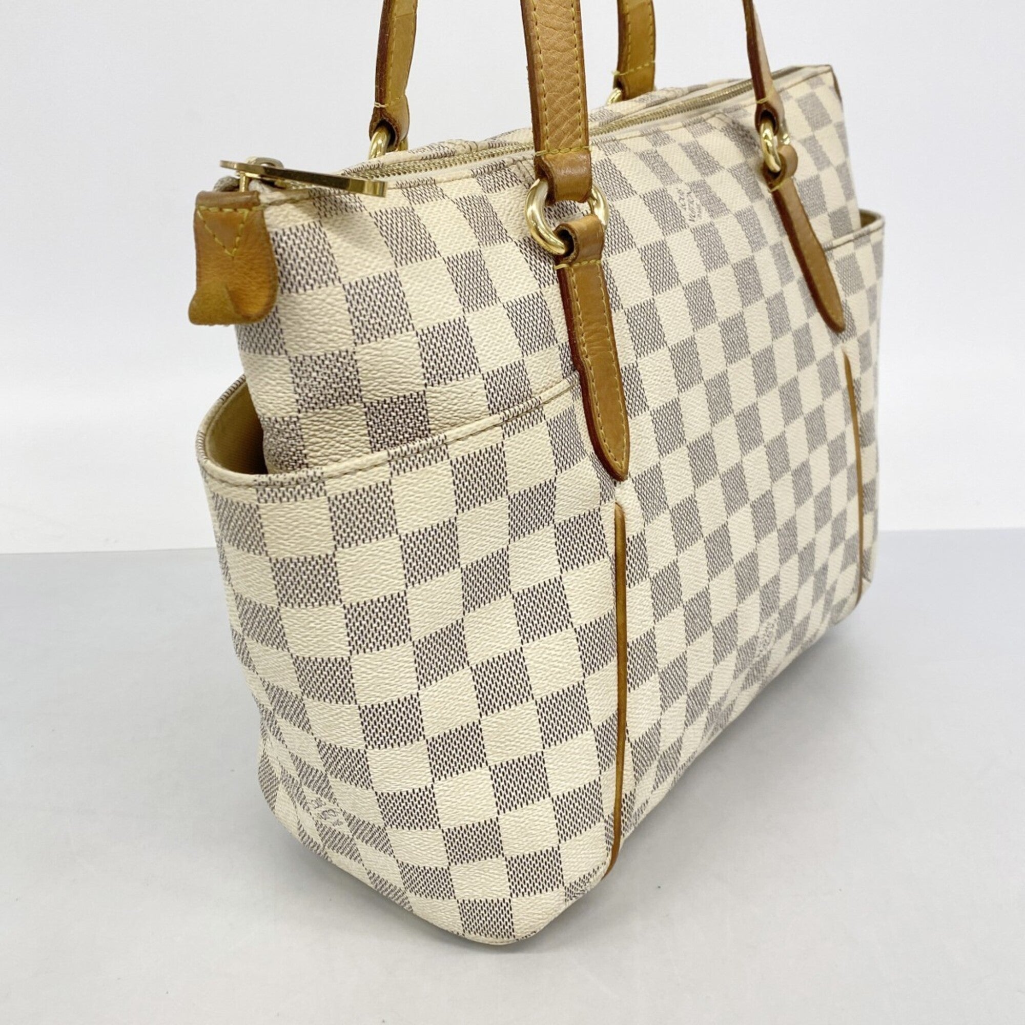 Louis Vuitton White Tote Bag (Pre-Owned)
