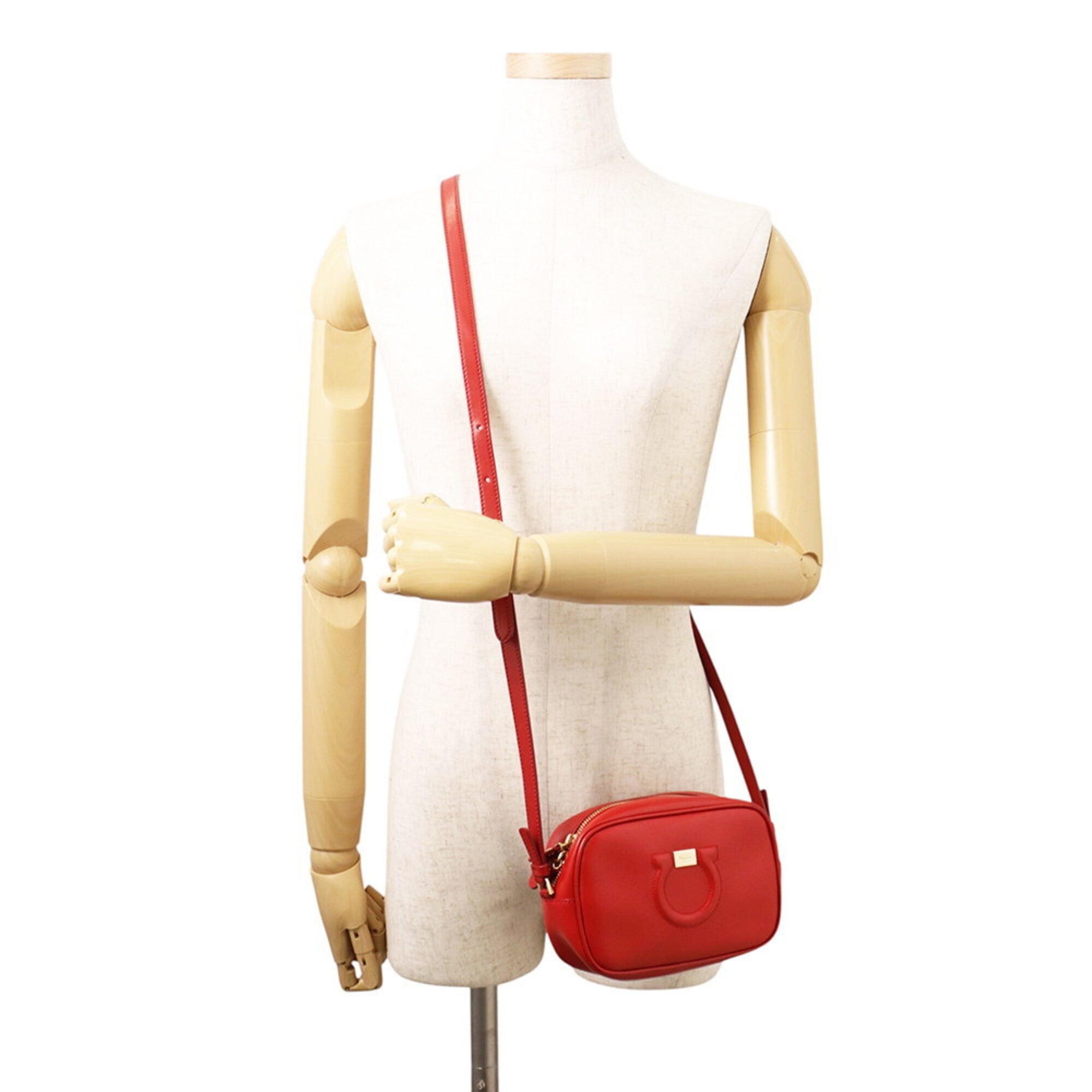 Salvatore Ferragamo Red Color Leather Handbag Shoulder Bag (Pre-Owned)