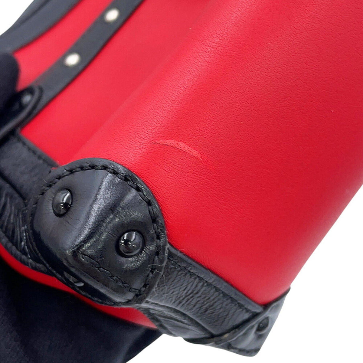 Louis Vuitton Noir Red Color Leather Shoulder Bag (Pre-Owned)