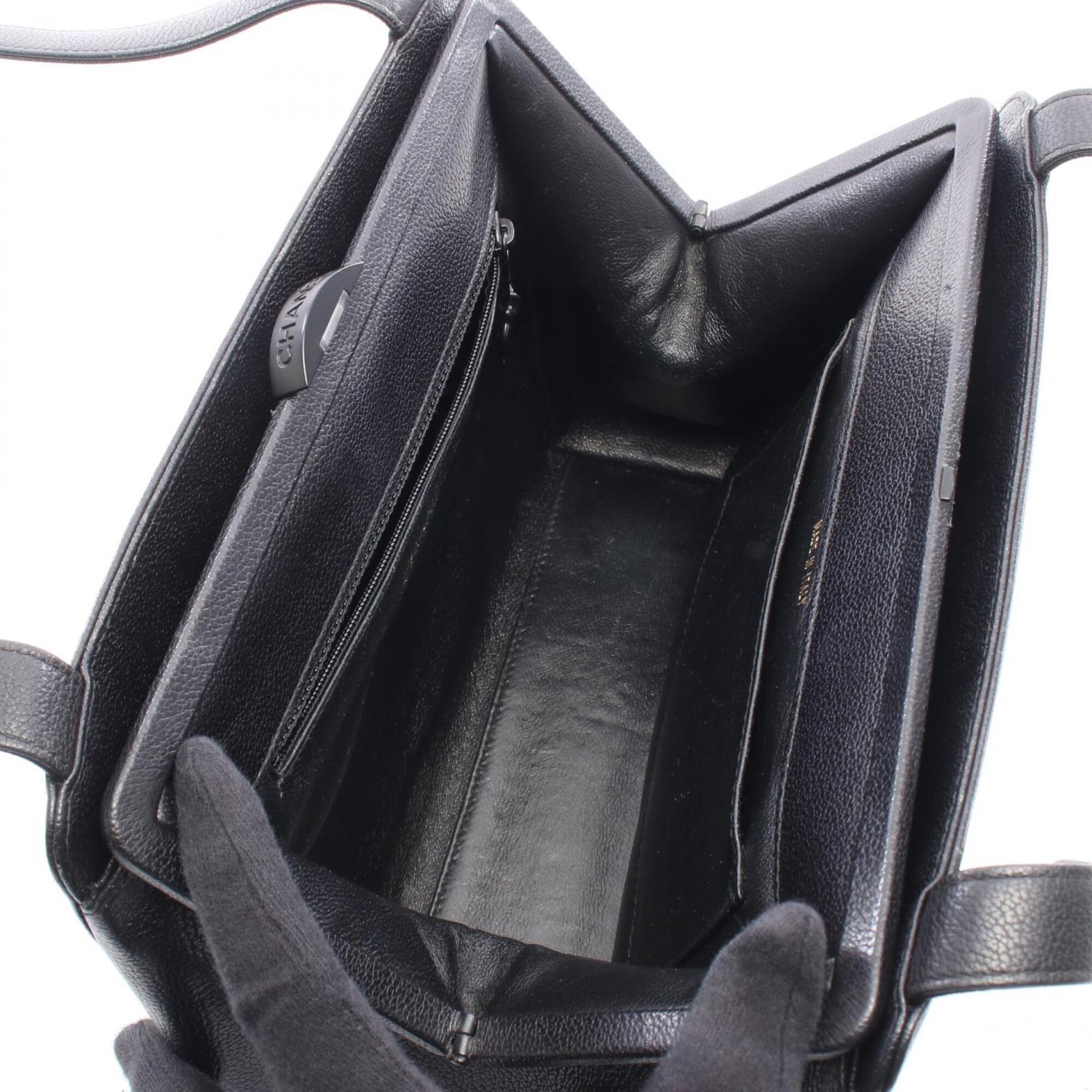 Chanel Black Grained Calfskin Handbag Shoulder Bag (Pre-Owned)