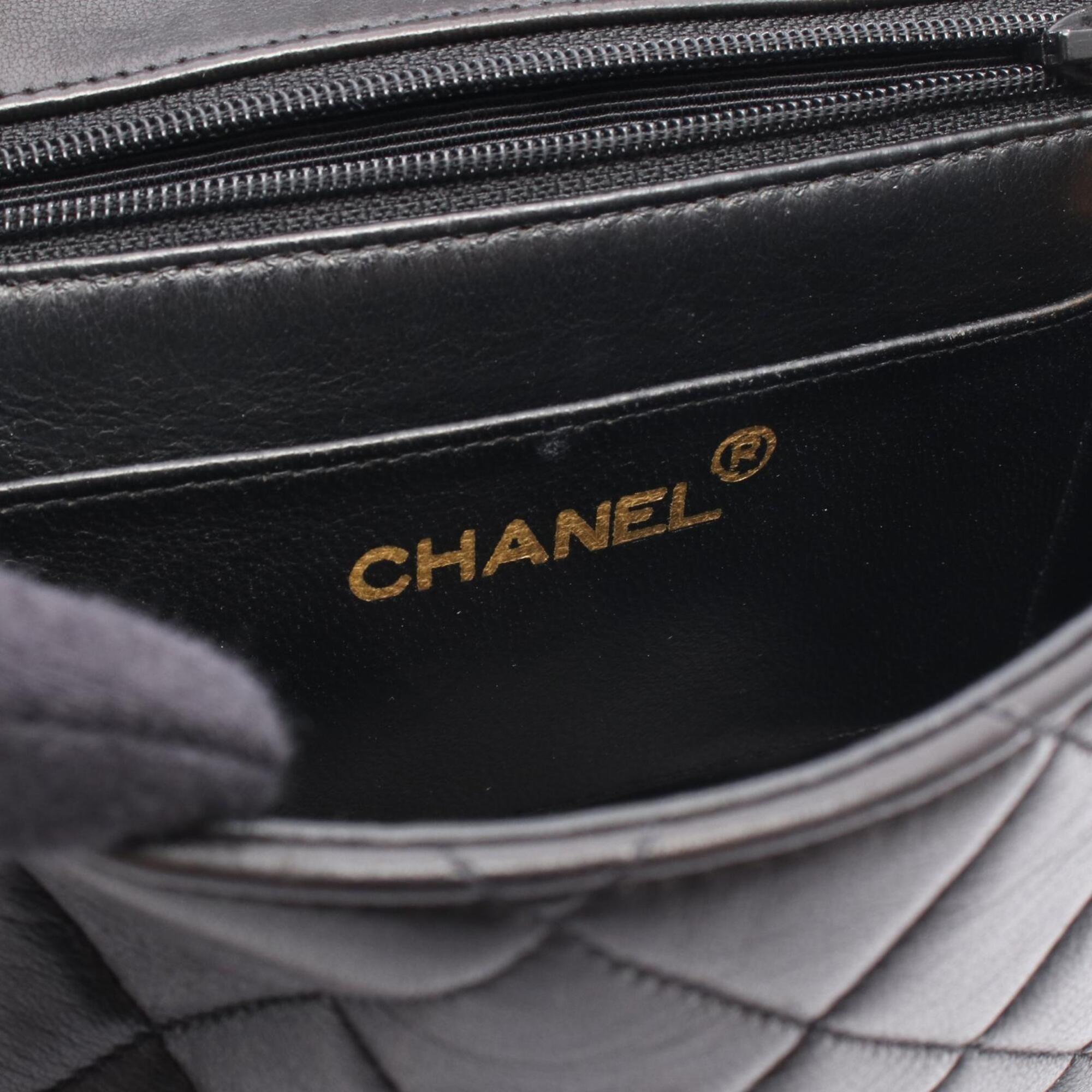 Chanel Matelasse Black Leather Handbag (Pre-Owned)
