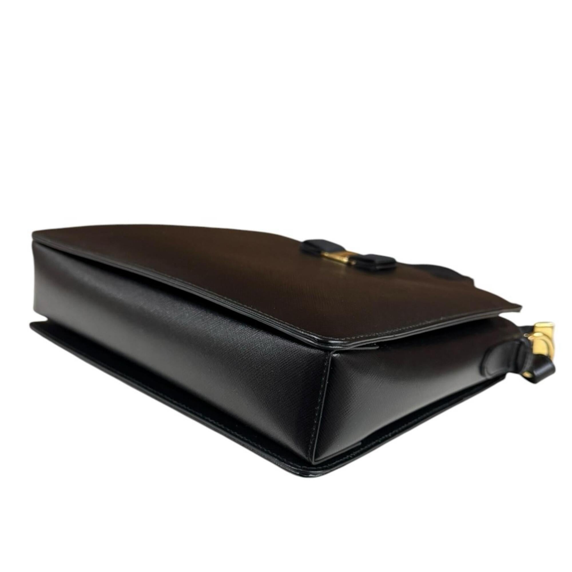 Salvatore Ferragamo Black Leather Shoulder Bag (Pre-Owned)