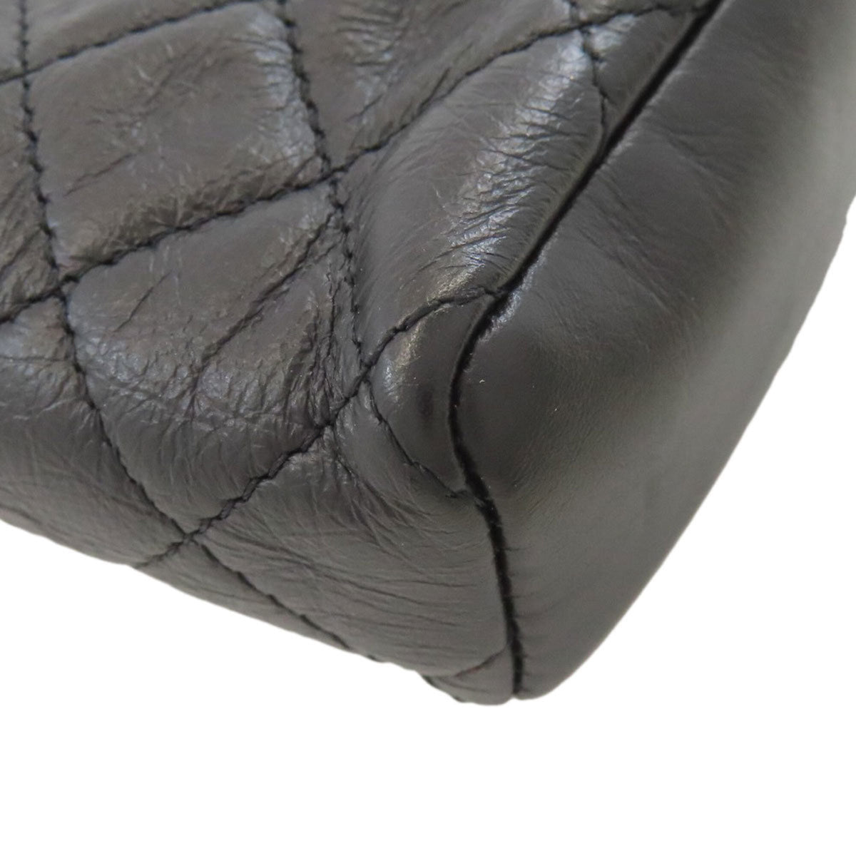 Chanel Black Leather Shoulder Bag (Pre-Owned)