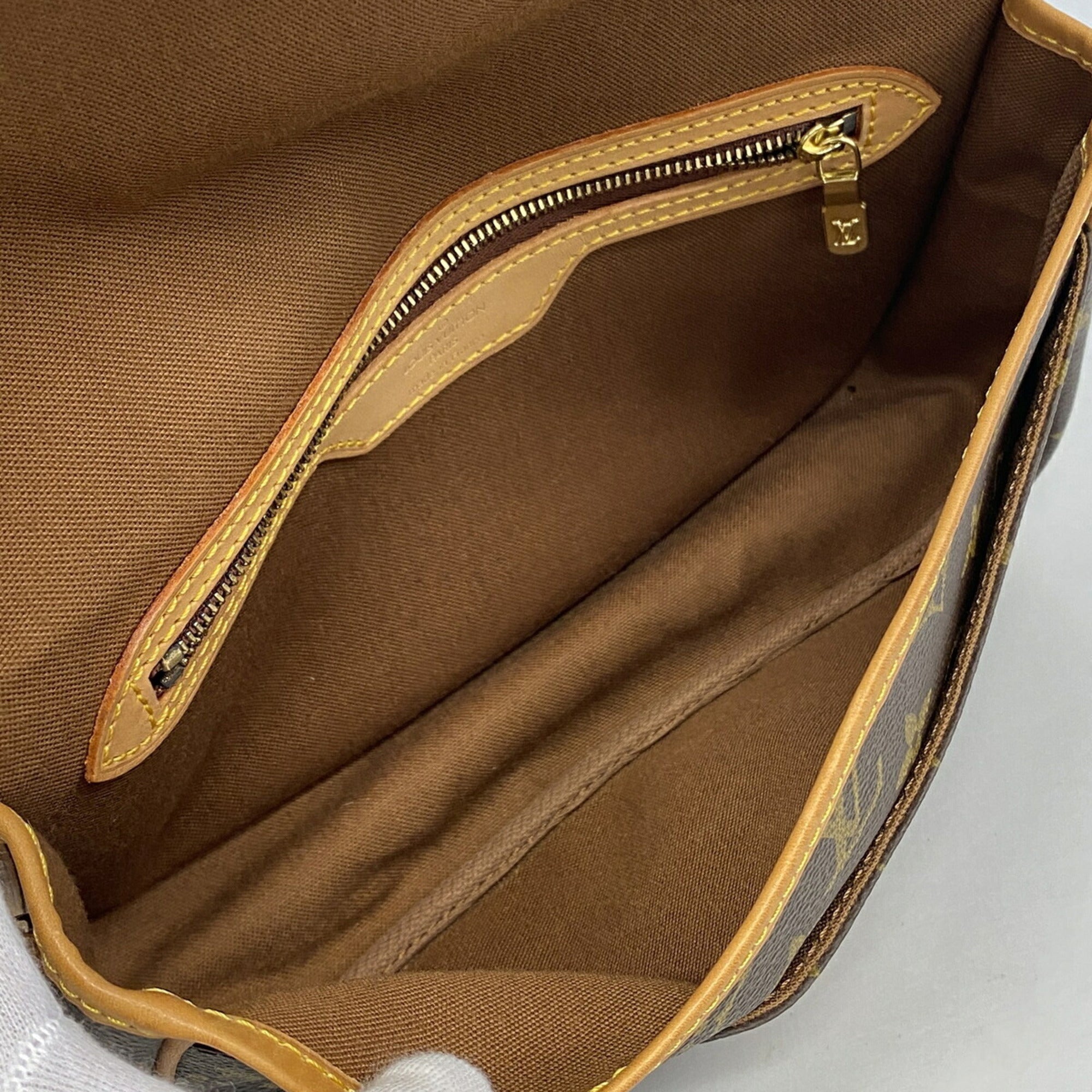 Louis Vuitton Brown Shoulder Bag (Pre-Owned)