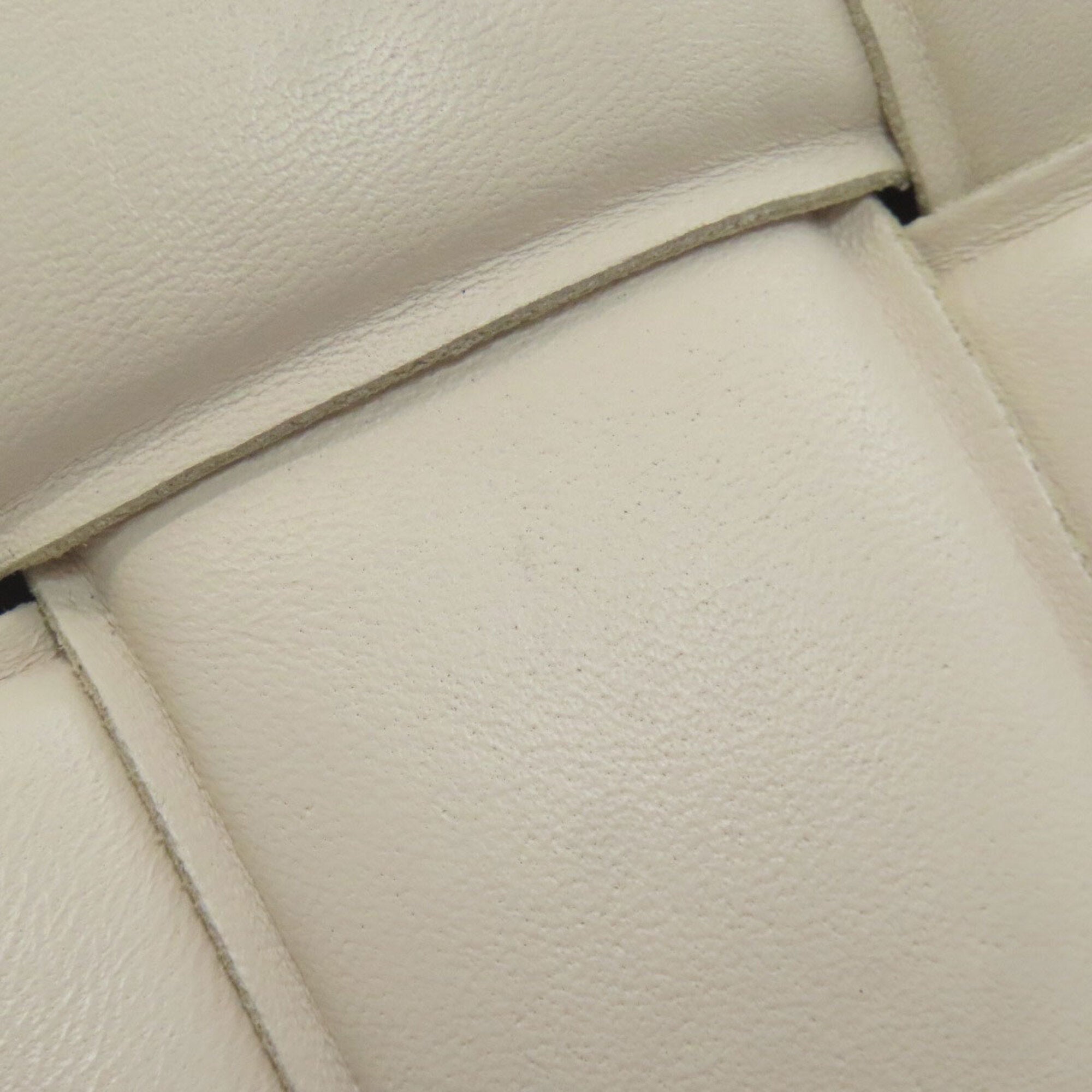 Bottega Veneta White Handbag (Pre-Owned)