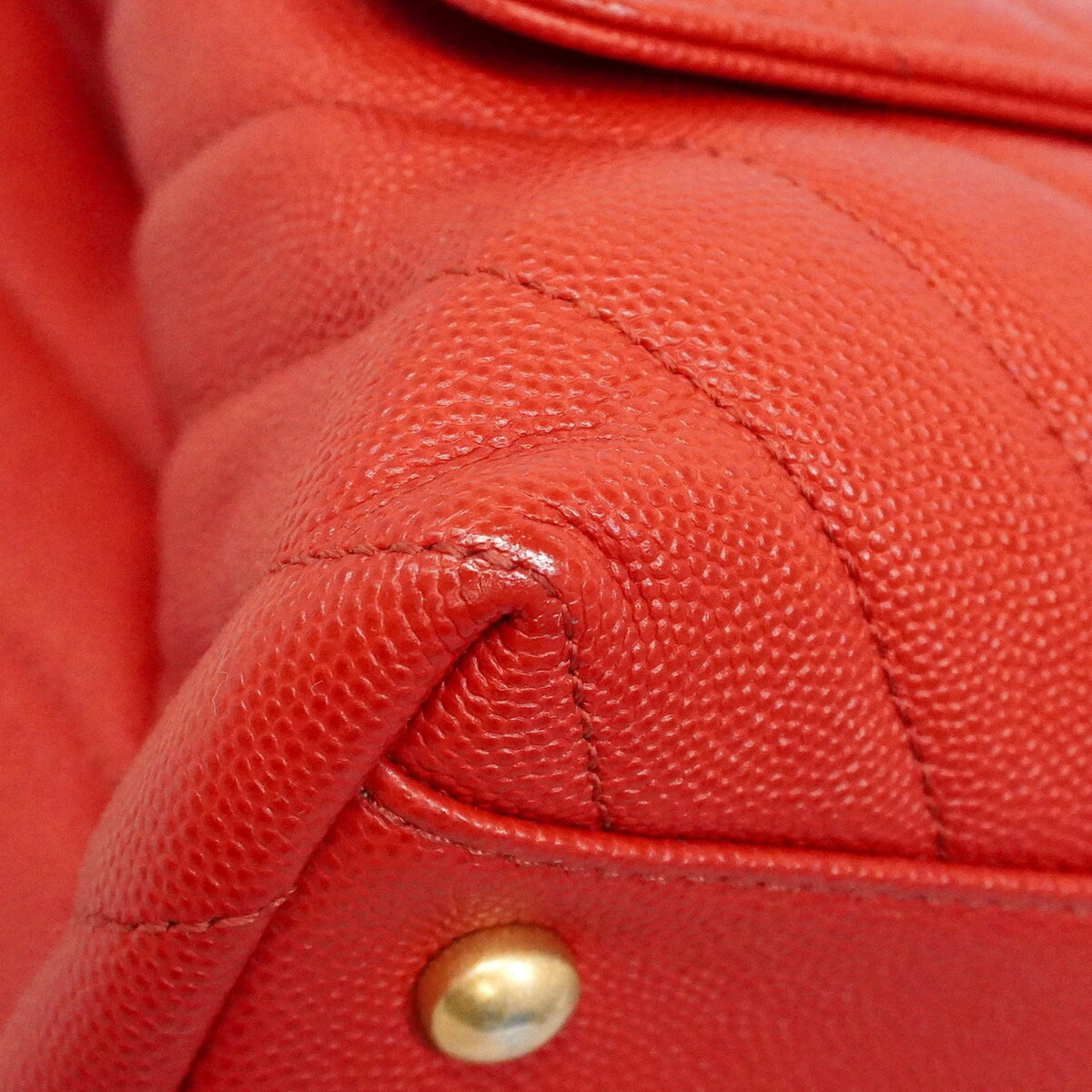 Chanel Red Color Grained Calfskin Handbag (Pre-Owned)
