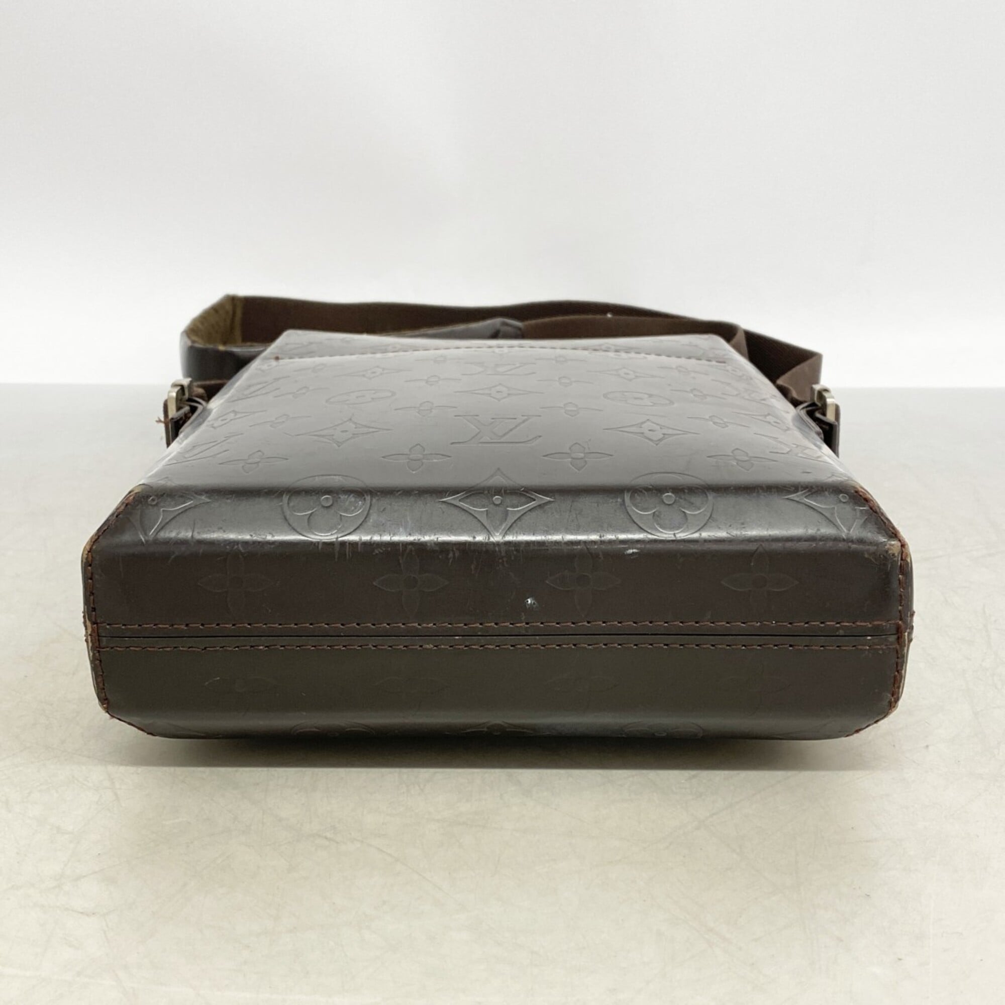Louis Vuitton Coffee Shoulder Bag (Pre-Owned)