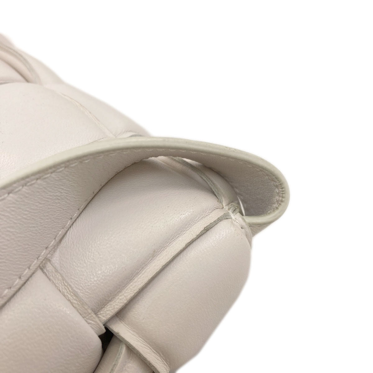 Bottega Veneta White Leather Shoulder Bag (Pre-Owned)