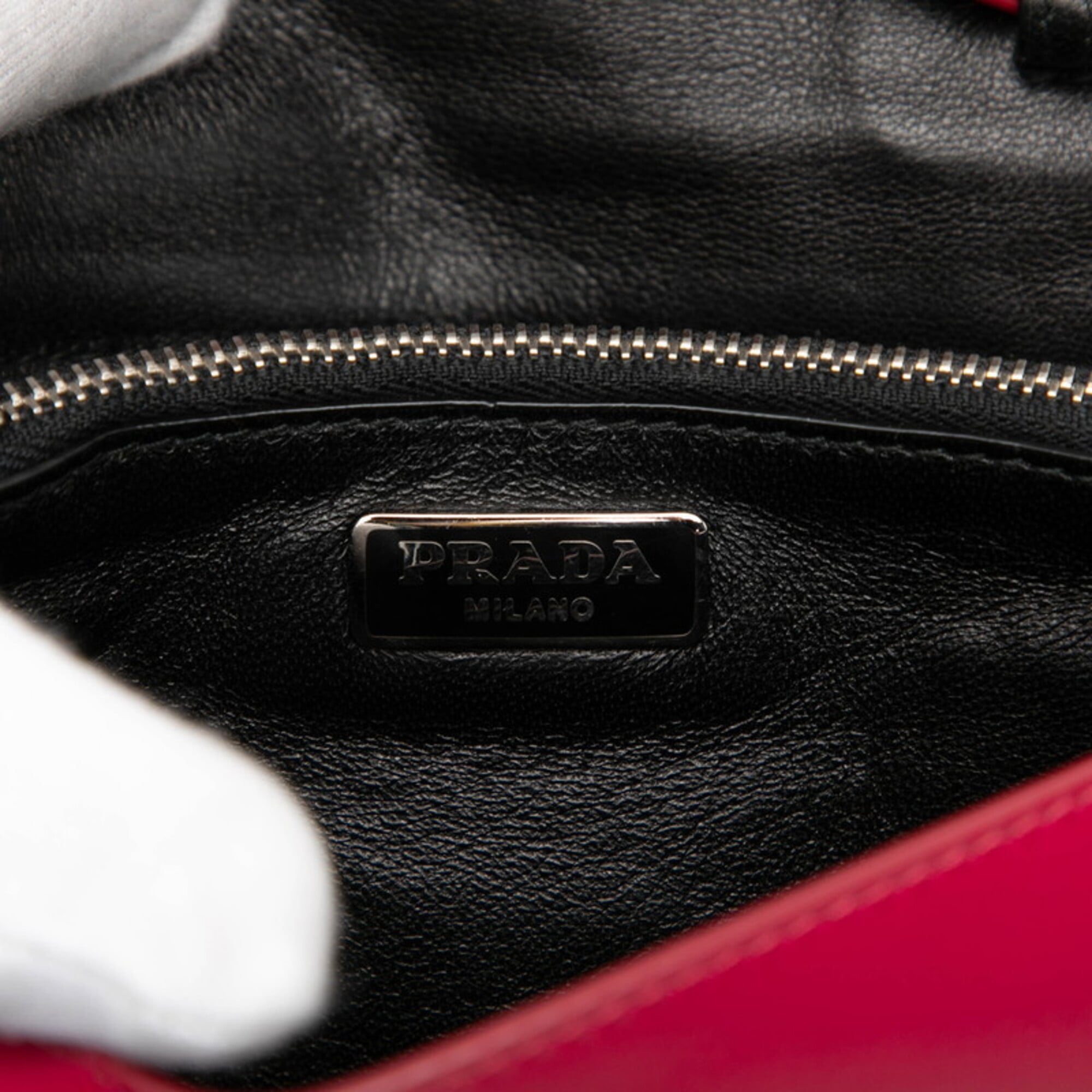 Prada Pink Leather Shoulder Bag (Pre-Owned)