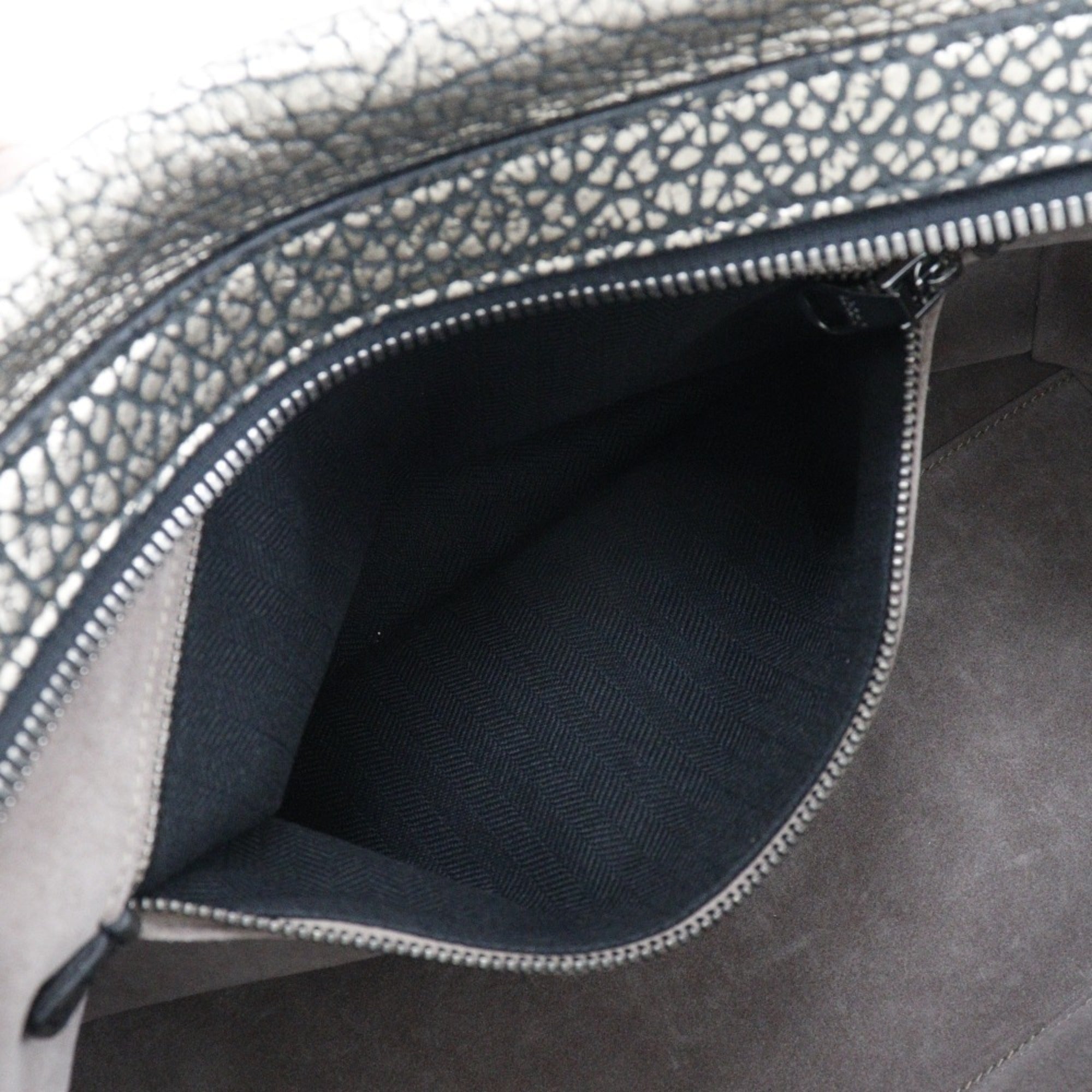 Loewe Black Leather Handbag (Pre-Owned)