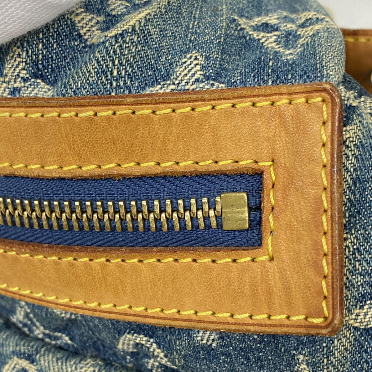 Louis Vuitton Blue Shoulder Bag (Pre-Owned)