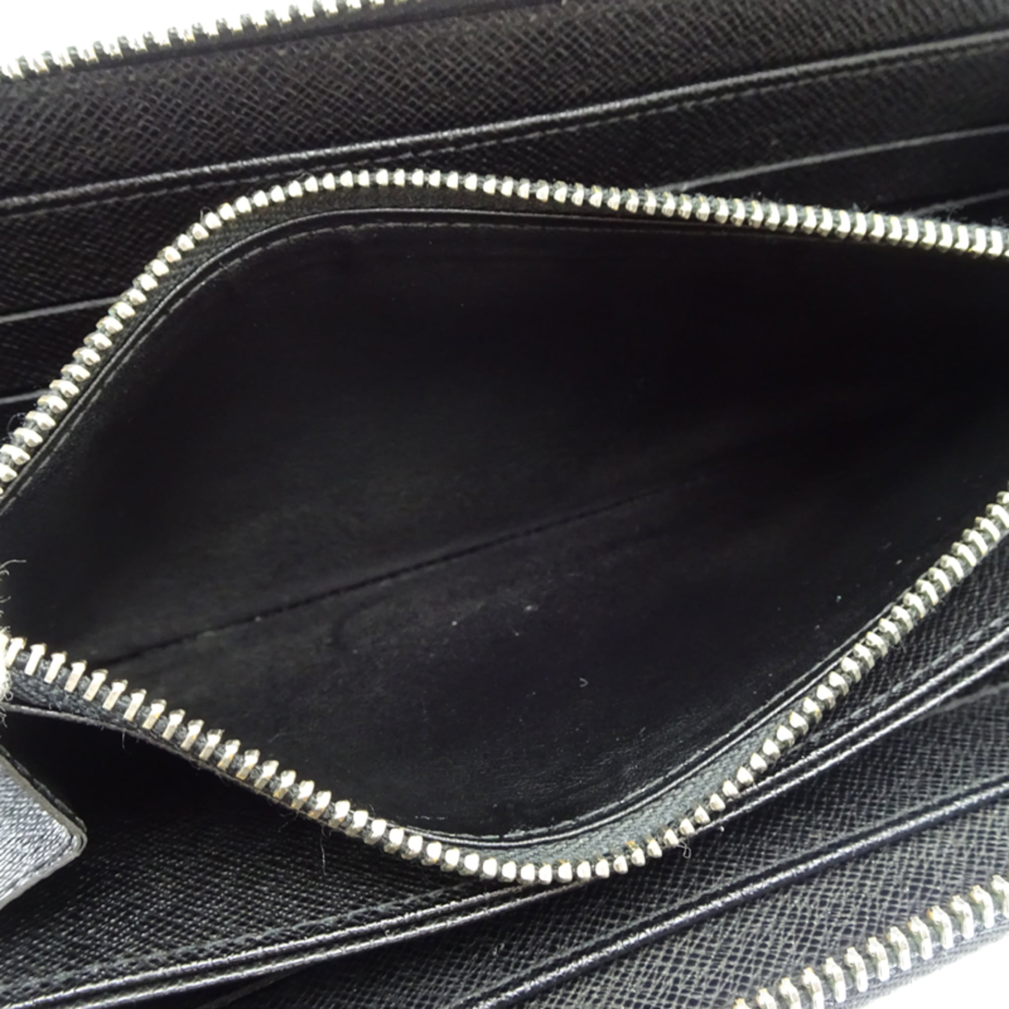 Louis Vuitton Black Noir Epi Leather Long Wallet (Bi-Fold) (Pre-Owned)