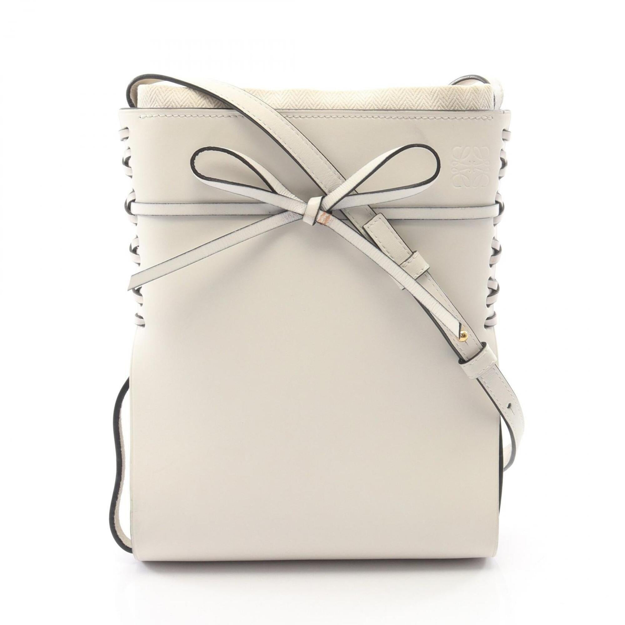 Loewe White Leather Shoulder Bag (Pre-Owned)