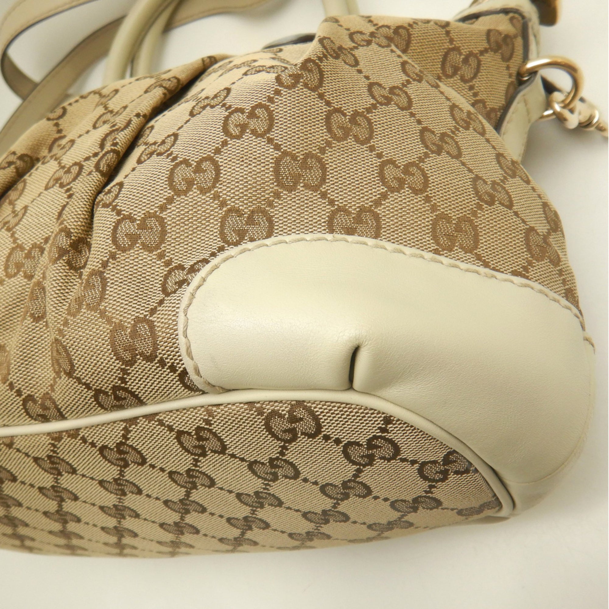 Gucci Beige Gg Canvas Leather Handbag (Pre-Owned)