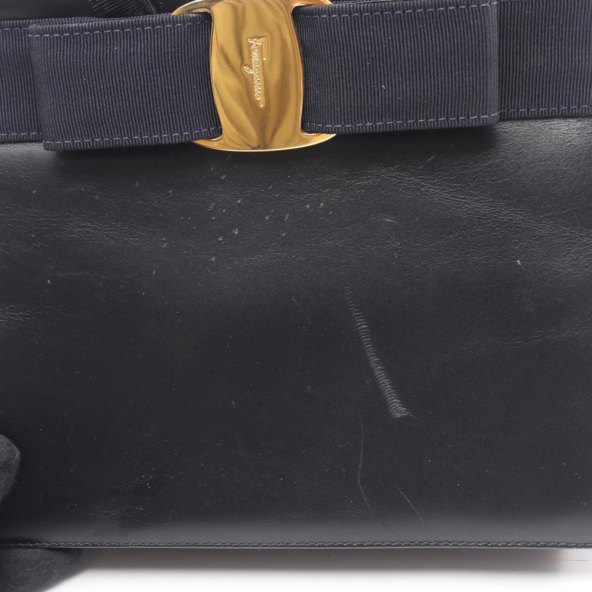 Salvatore Ferragamo Navy Leather Handbag (Pre-Owned)