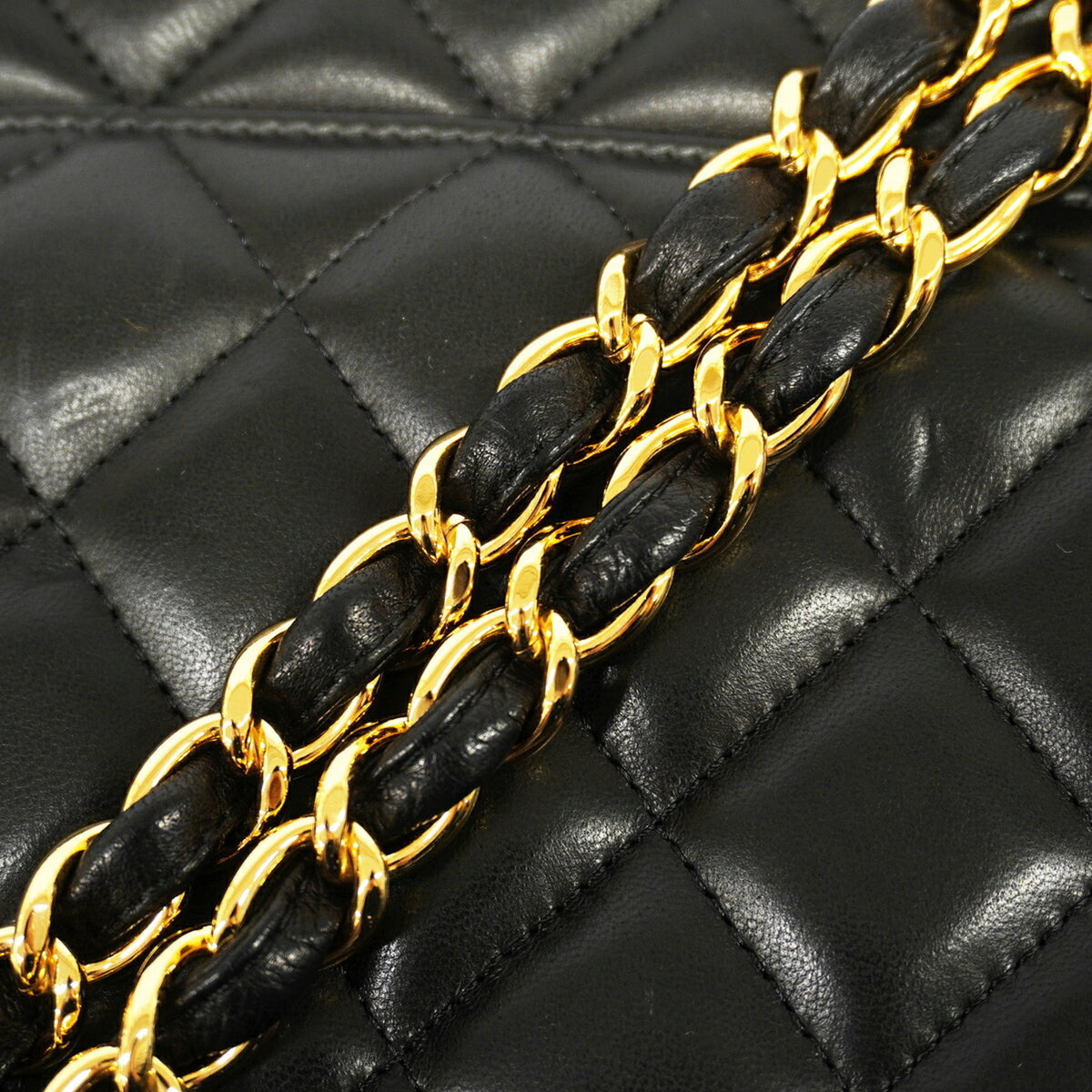 Chanel Black Leather Shoulder Bag (Pre-Owned)